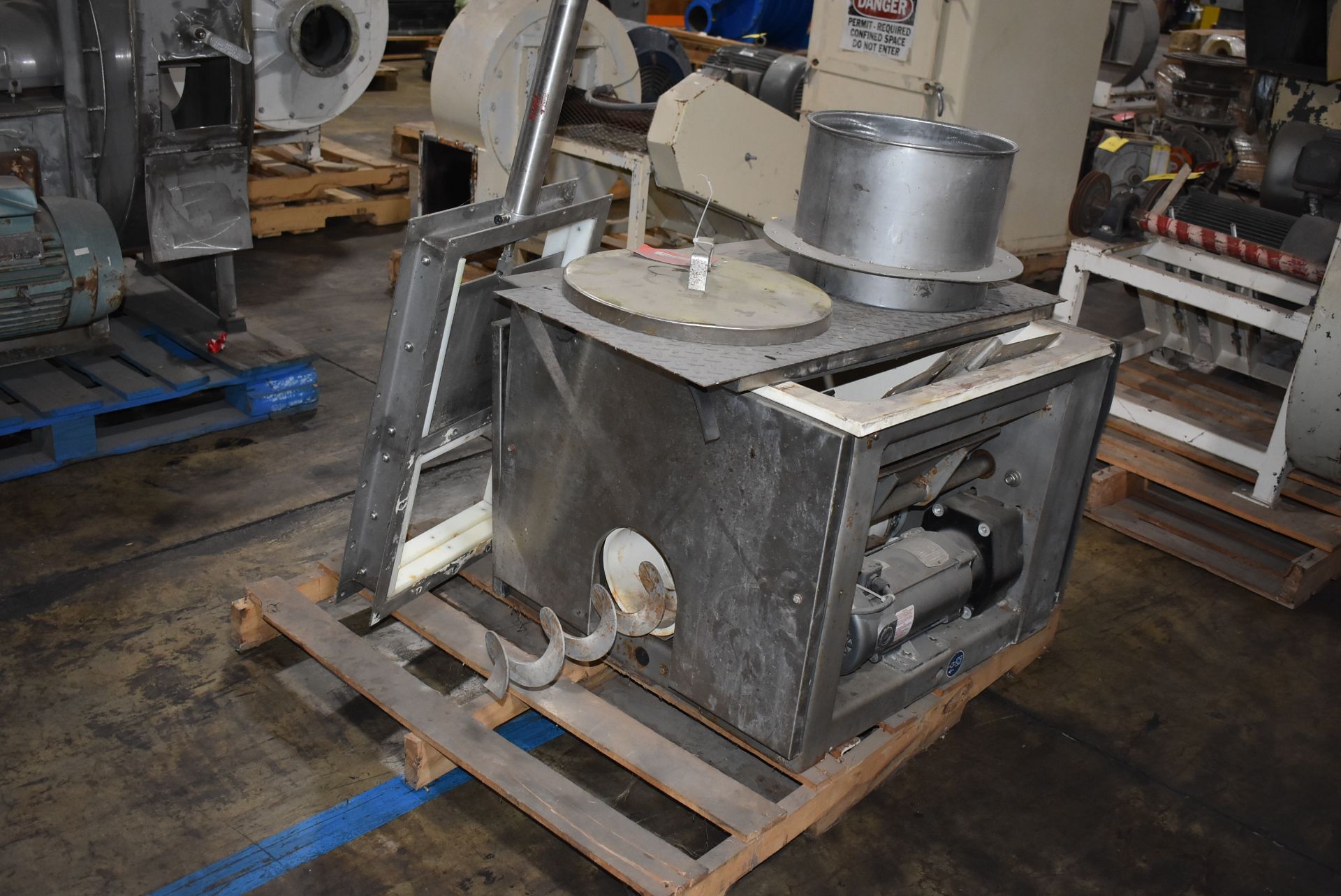 Accurate Bulk Solid Metering System, Stainless Steel Cabinet. RIGGING/LOADING FEE $30 - Image 3 of 3