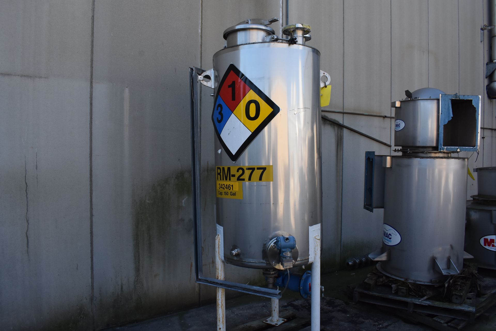 Nova Fabricators Stainless Steel Tank, Rated 150 Gallon, 2' 6" Diameter. RIGGING/LOADING FEE $25