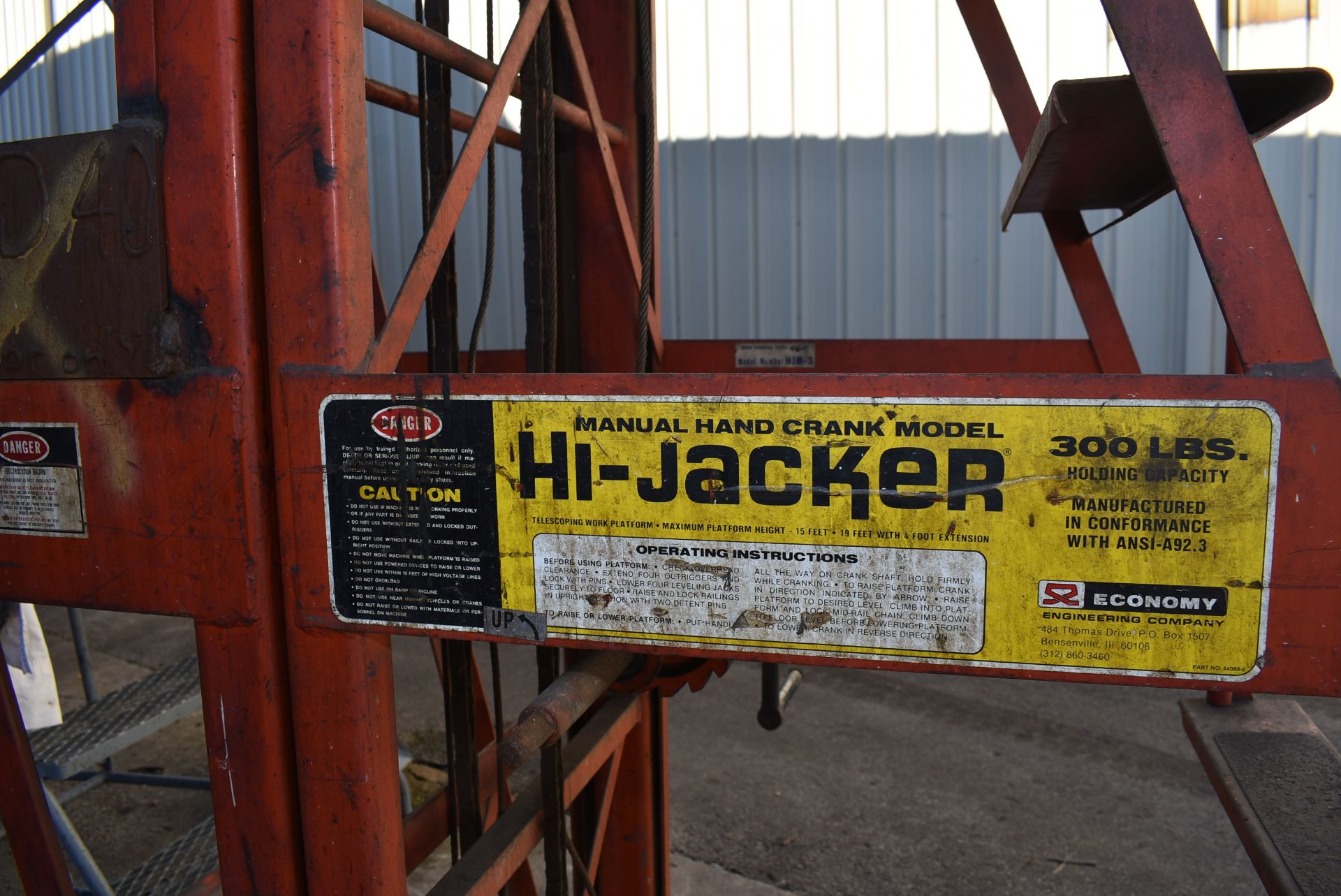 Economy Engineering Model Hi-Jacker Manual Telescoping Work Platform. RIGGING/LOADING FEE $30 - Image 2 of 3