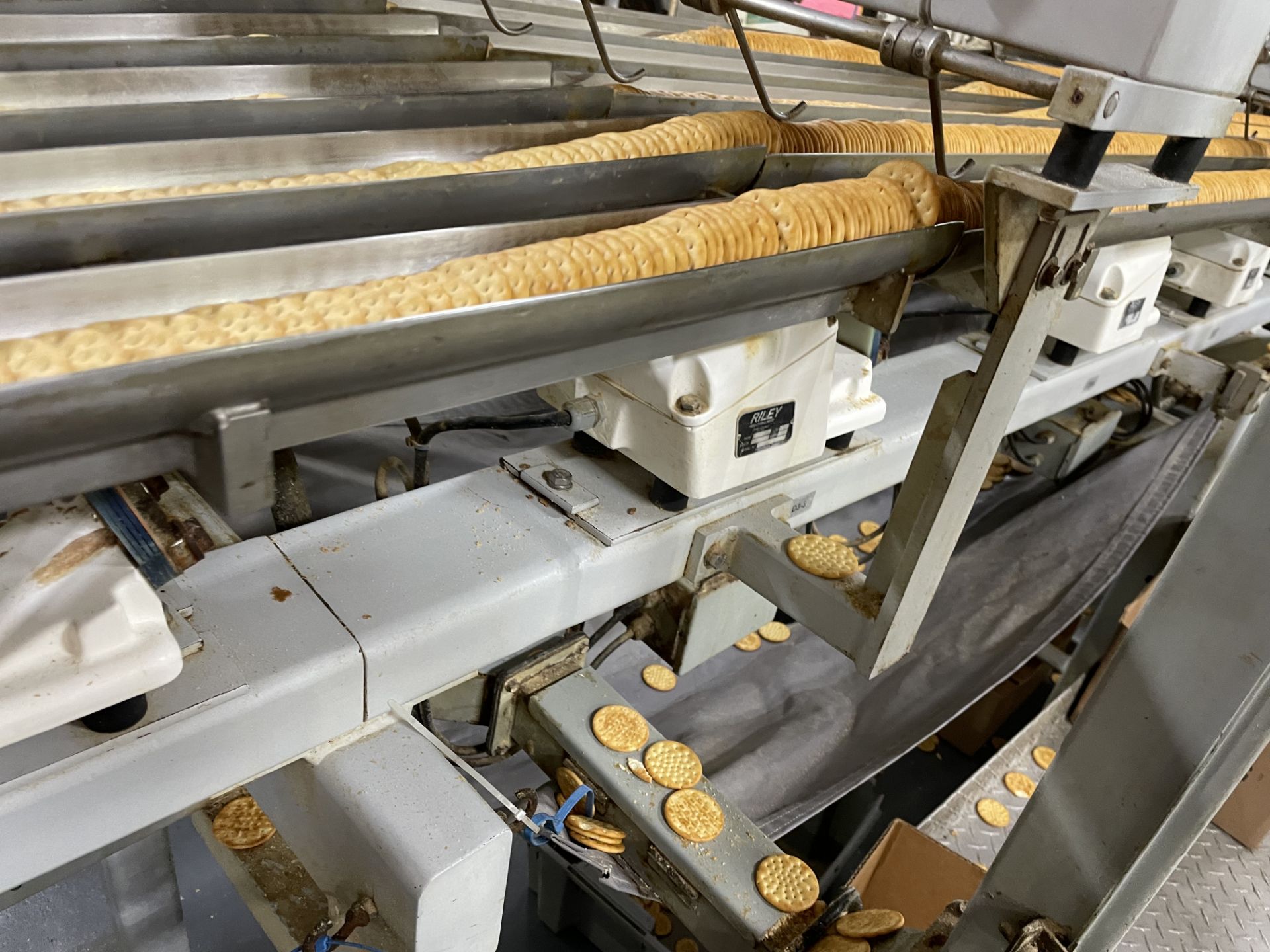Vibratory Feeder System to Wrapper, Loading Fee: $2000 - Image 4 of 5