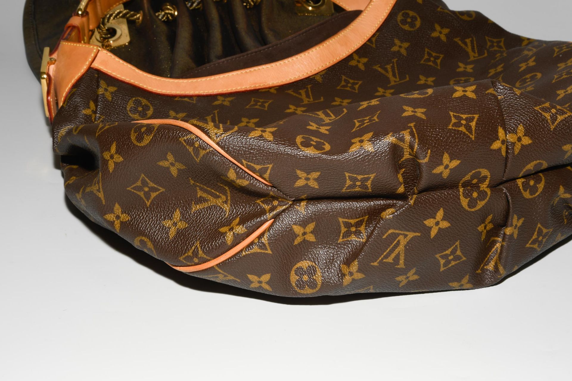 Louis Vuitton, Schultertasche "Kalahari" - Bild 9 aus 11