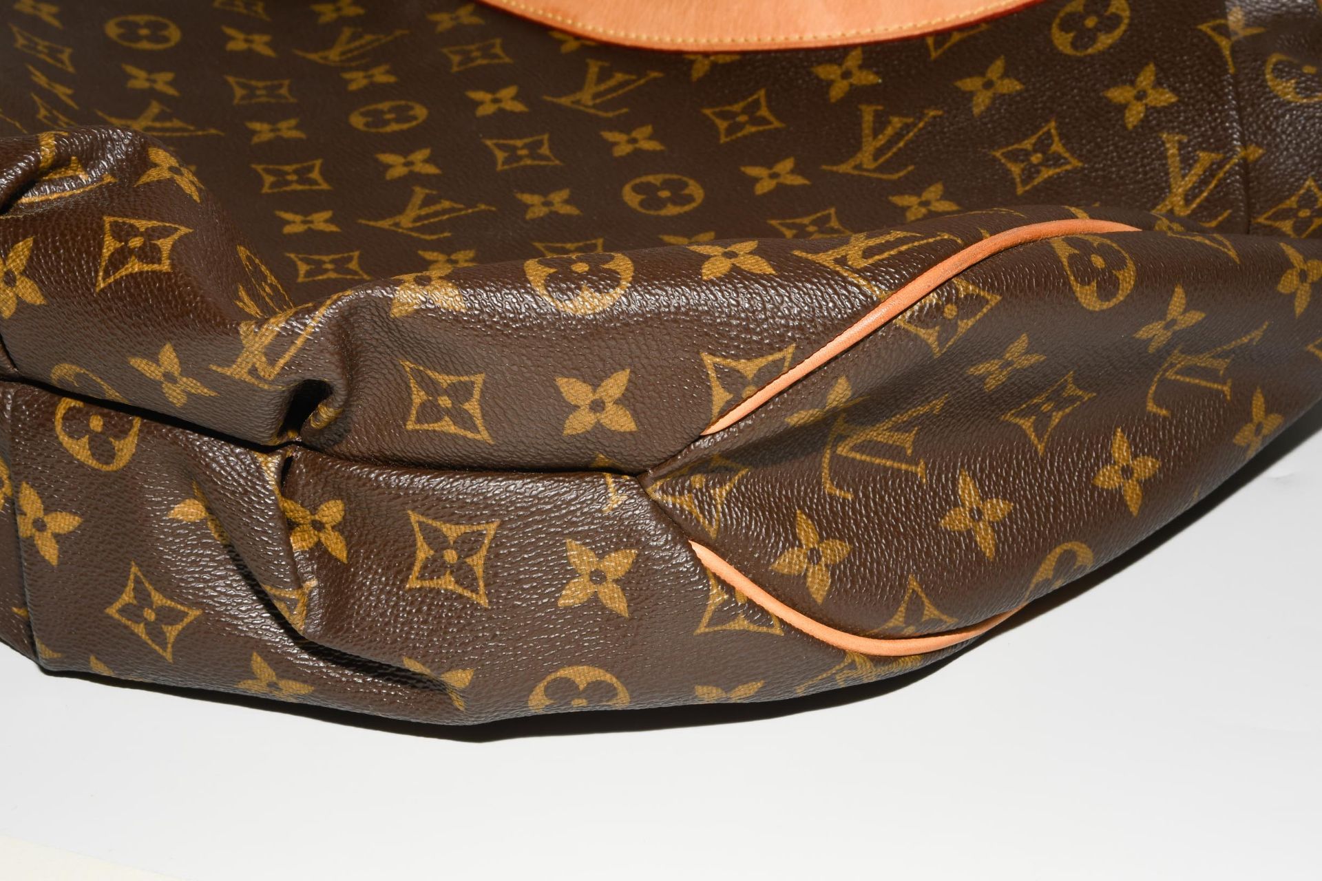 Louis Vuitton, Schultertasche "Kalahari" - Bild 10 aus 11