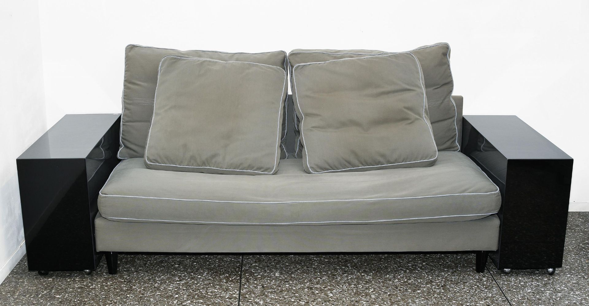 Eileen Gray, Sofa "Lota"