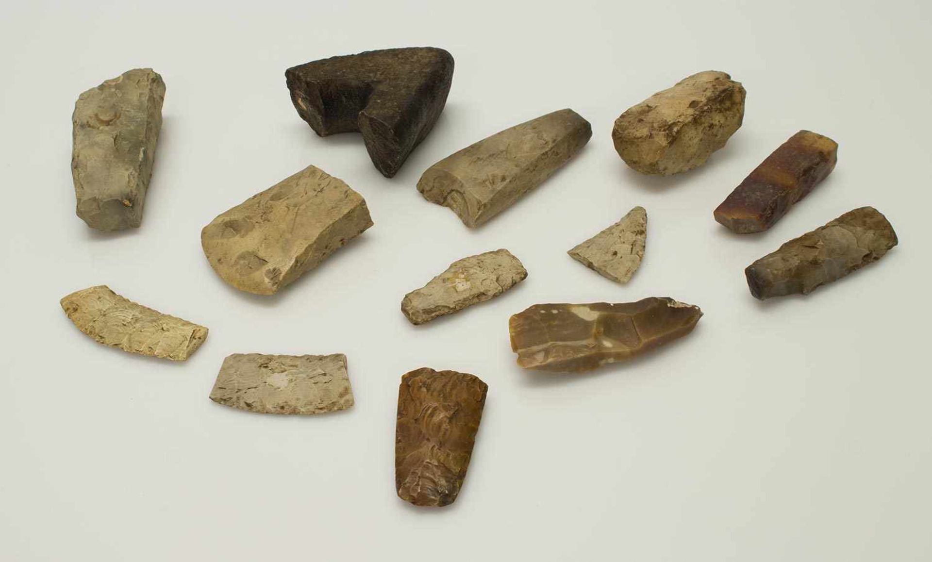 Lot SteinwerkzeugNeolithikum, 13 Stück, diverse