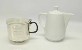 Porzellankaffeekanne1940er Jahre, mit Filter, Gastronomiekanne, Weißporzellan, Alumin