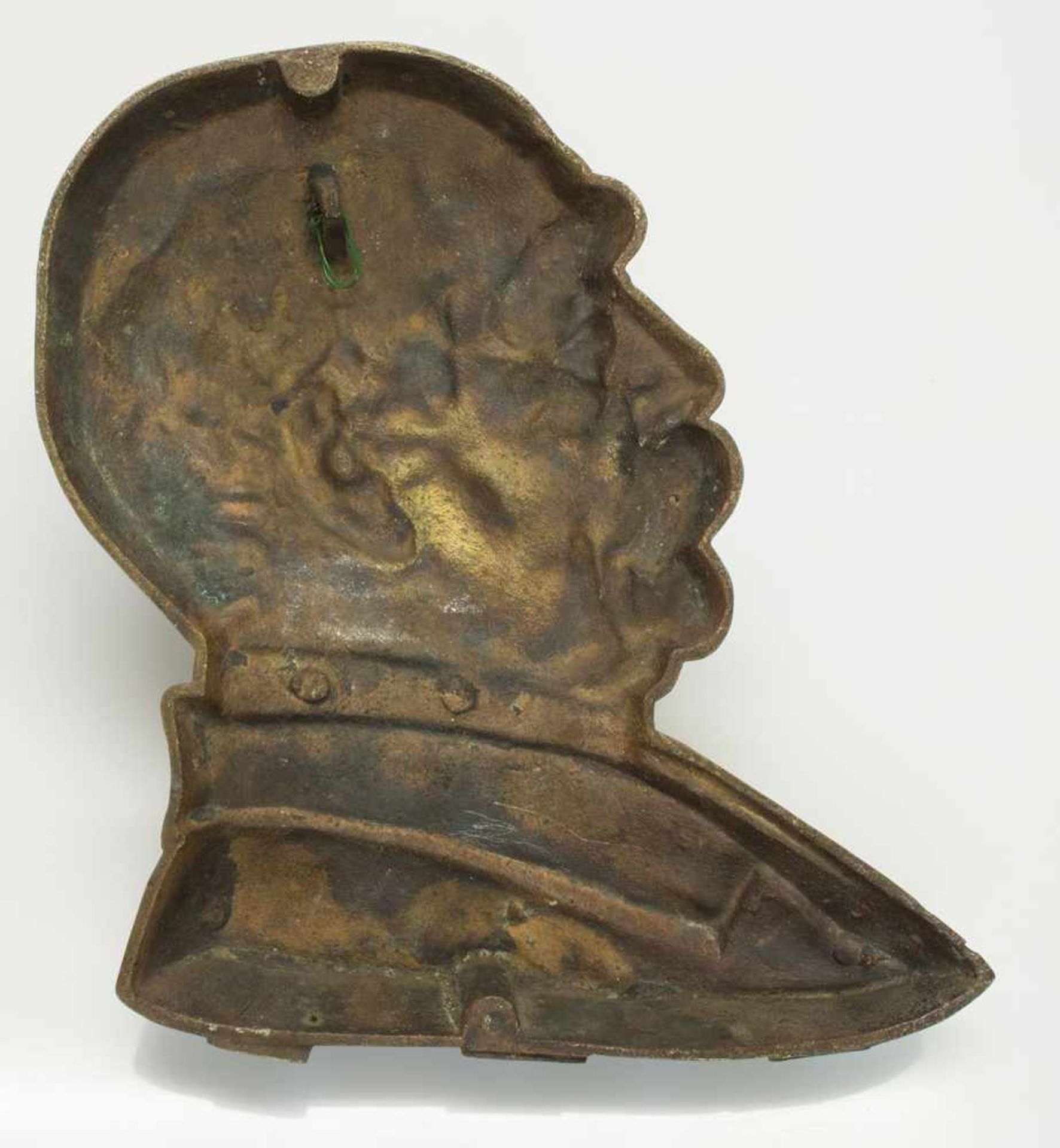 BronzereliefFürst Otto von Bismarck im Profil, Bronze, H. 30 cm - Bild 2 aus 2