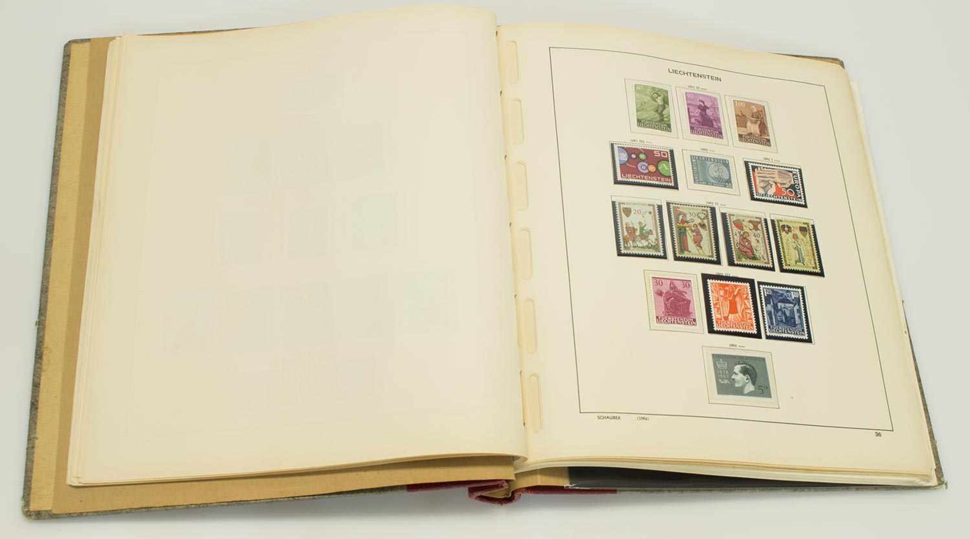 1 AlbumSammlung Lichtenstein 1944 - 1978, im Schaubeck Vordruckalbum, postfrisch u. ge
