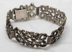 Armband835er Silber, 41,6 g, 4 floral durchbrochene Kettenglieder, Steckverschluß mit