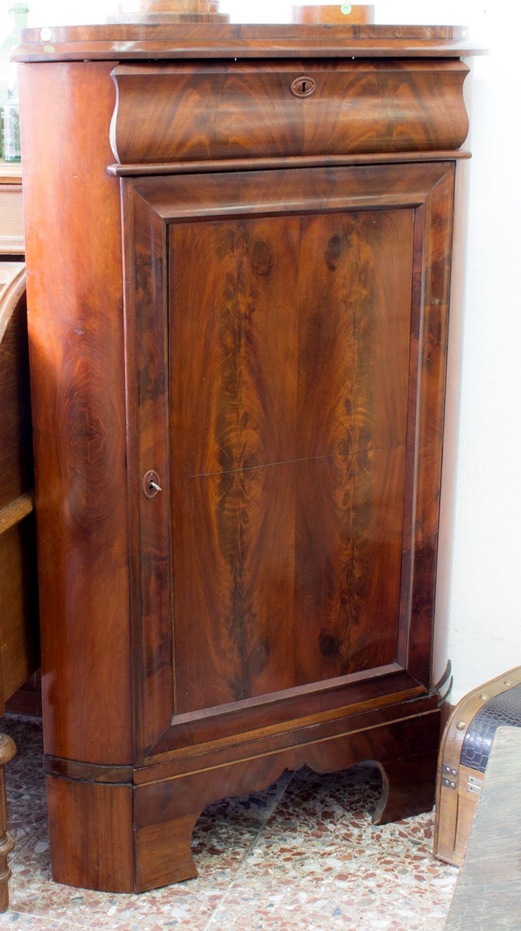 Biedermeier Eckschrank