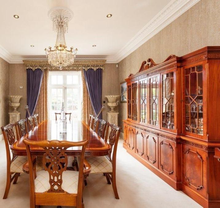 A most fantastic Mahogany Dining Room Suite in the Georgian style consisting of a mahogany and cross