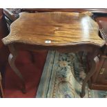 An Edwardian Centre Table. W 68 x 45 x H 71 cm approx.