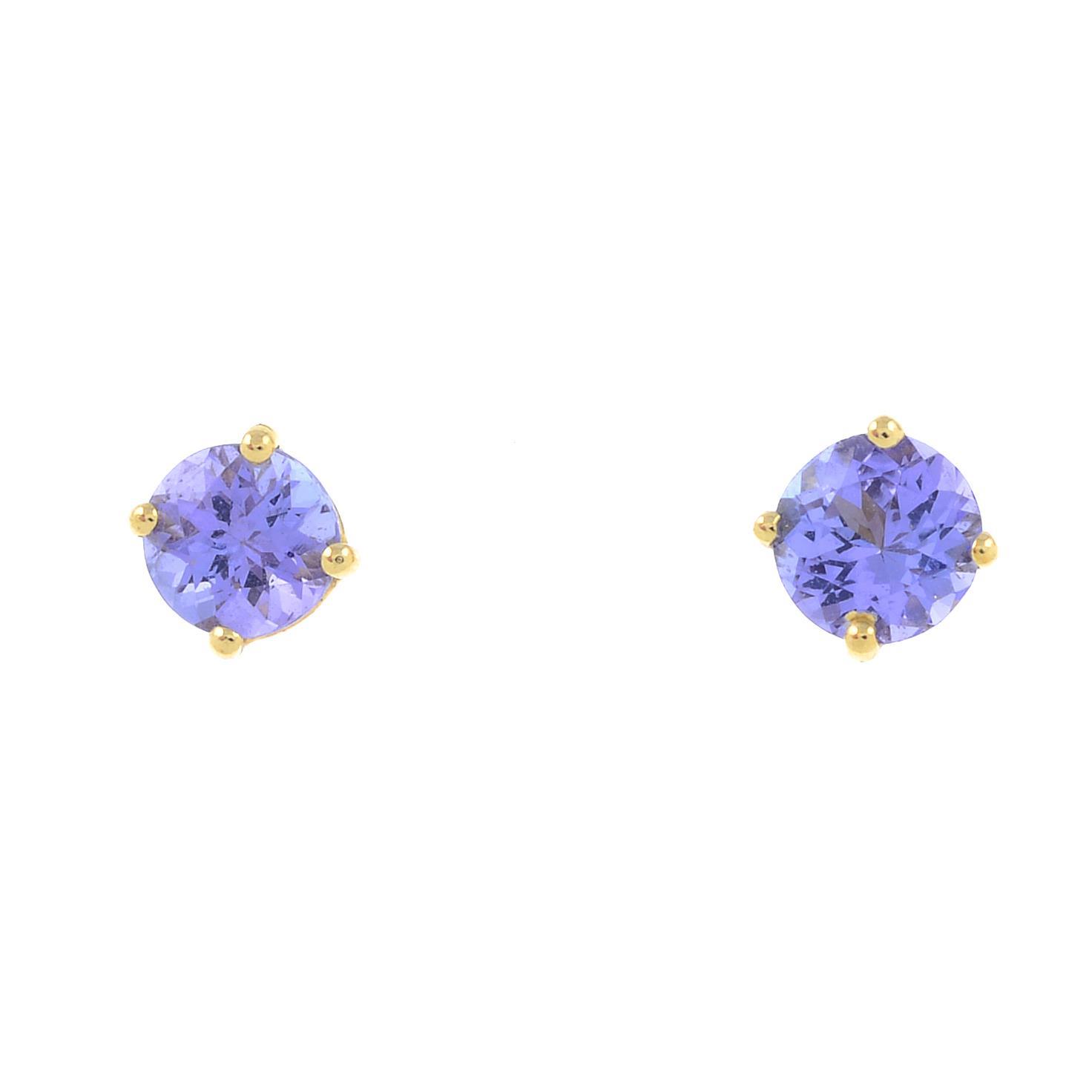 A pair of tanzanite stud earrings. Stamped 14K.Diameter 0.4cm. - Image 3 of 3