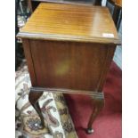 An Early 20th Century Mahogany Side Table with lift up lid. 34 x 34 x H 63 cm approx.