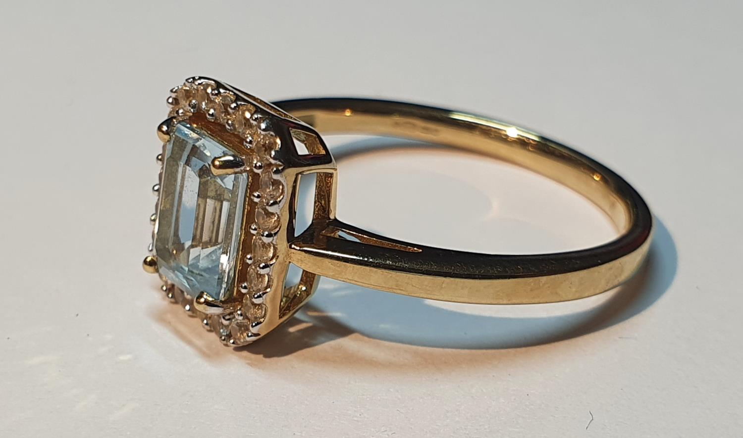 A 9ct gold blue topaz cluster ring. Hallmarks for 9ct gold, partially indistinct. Ring size P. 2. - Image 4 of 6