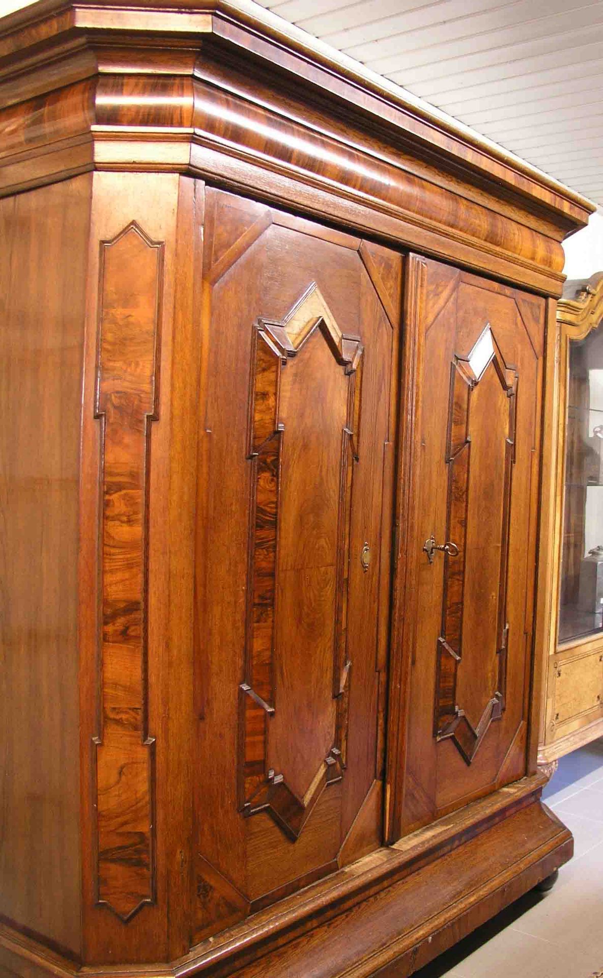 Spitzen-Barockschrank. Eiche und