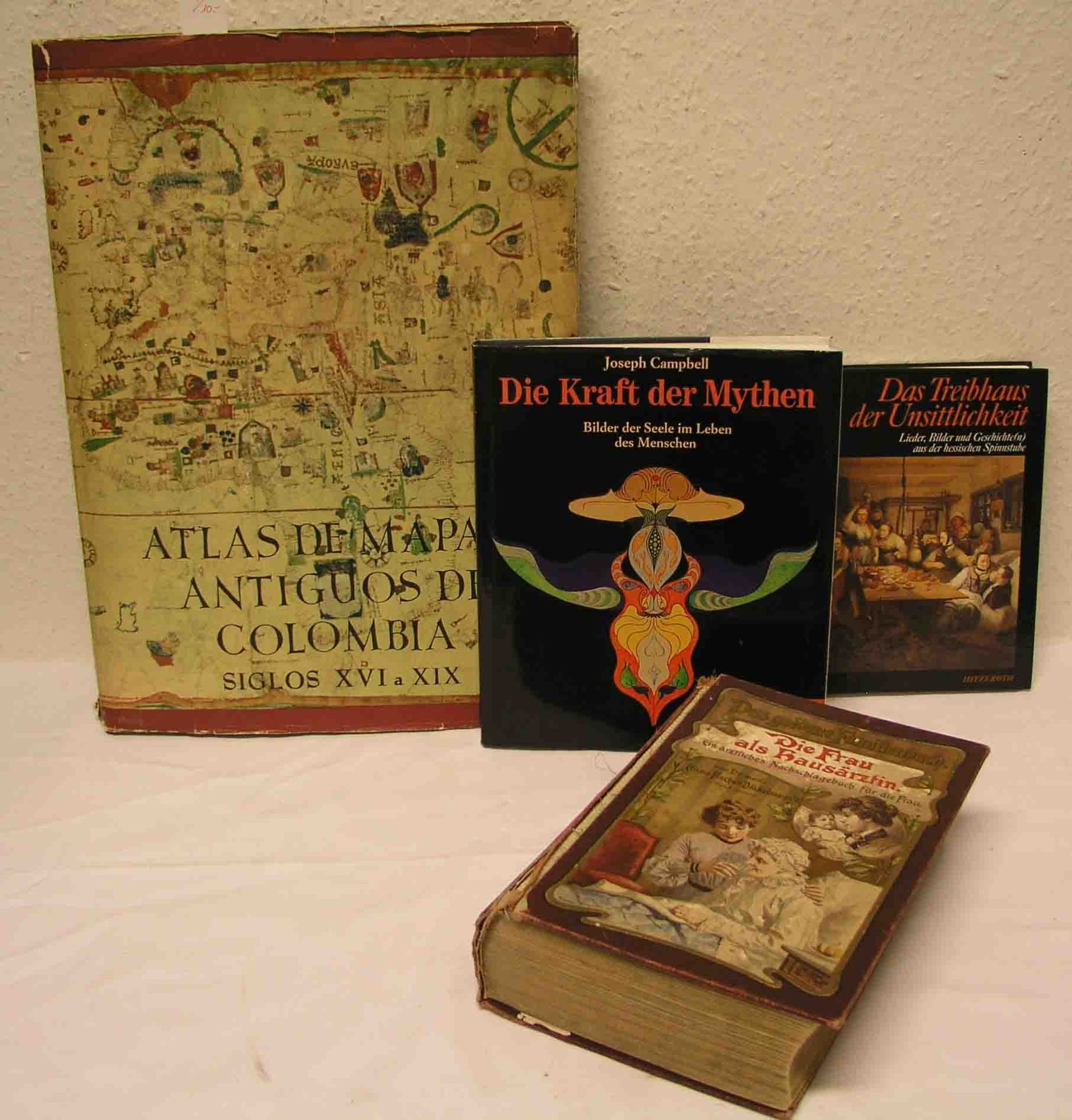 Posten von vier Büchern. Dabei: Atlas