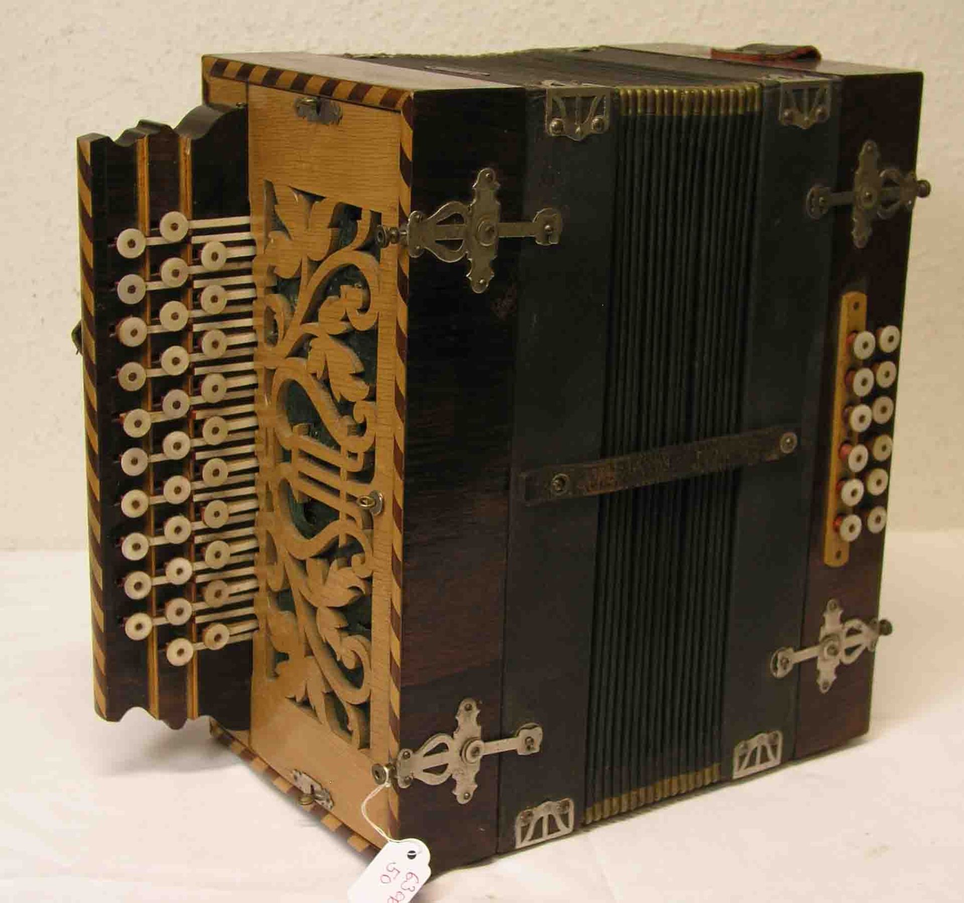 Ziehharmonika um 1900. Bespielt. 35 x