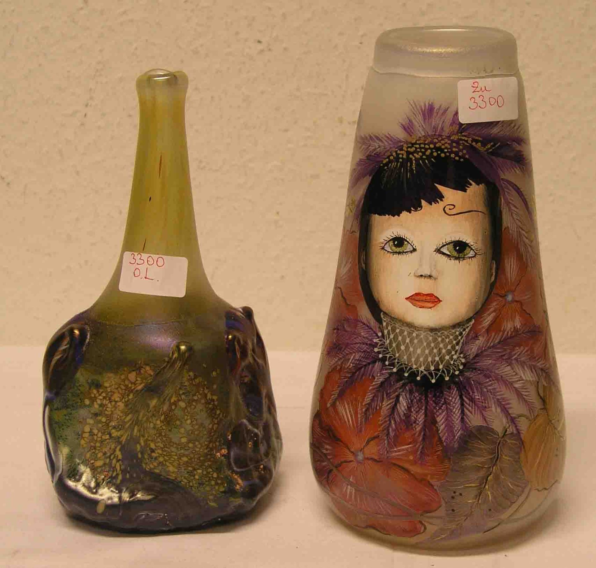 Zwei Designer - Vasen. Zum Teil