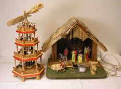 Krippe mit Gussfiguren, Weihnachtspyramide