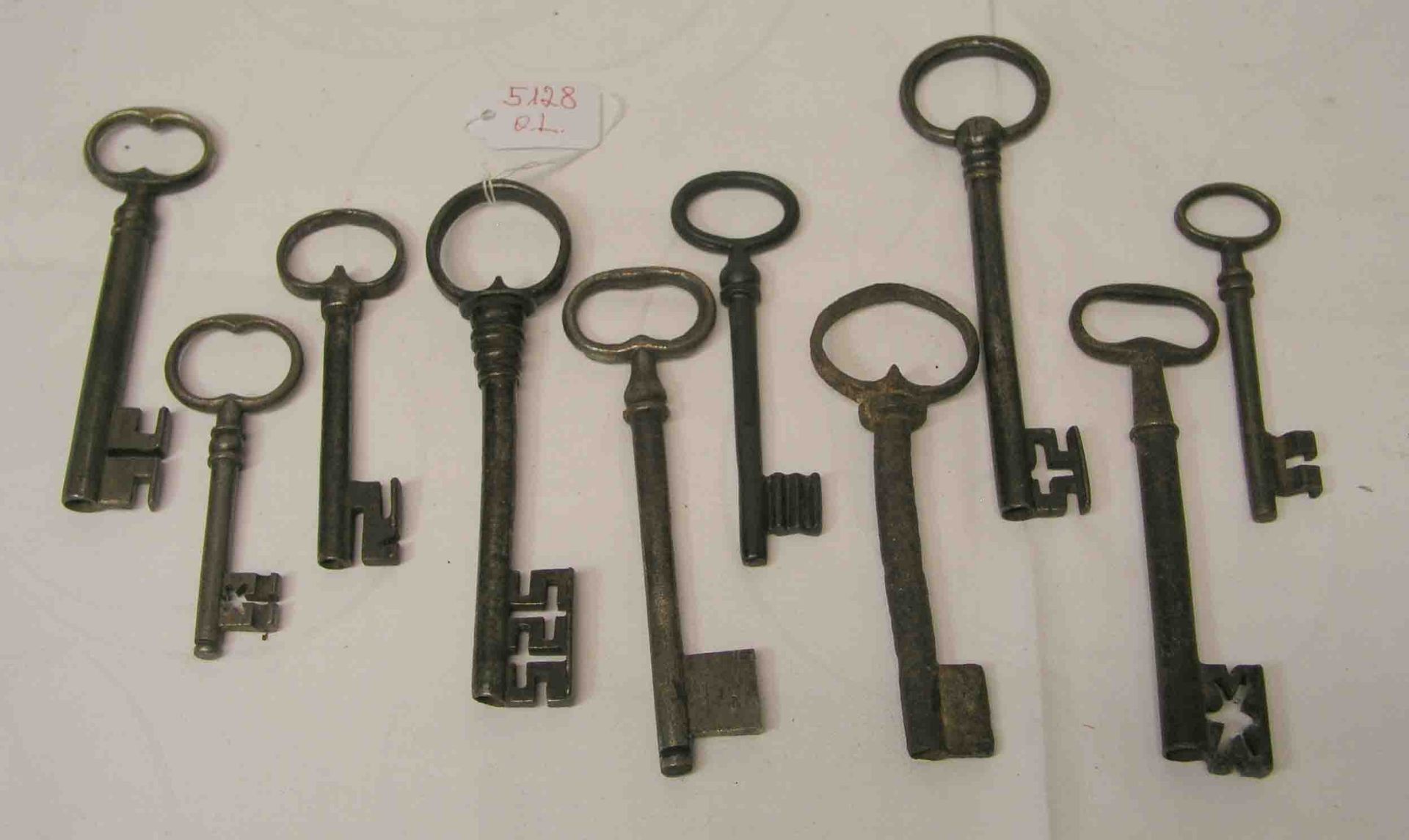 Sammlung von zehn Schlüsseln