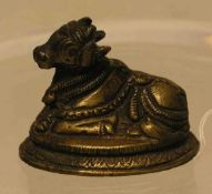 Liegender Ochse. Bronze. 19. Jh. Asien