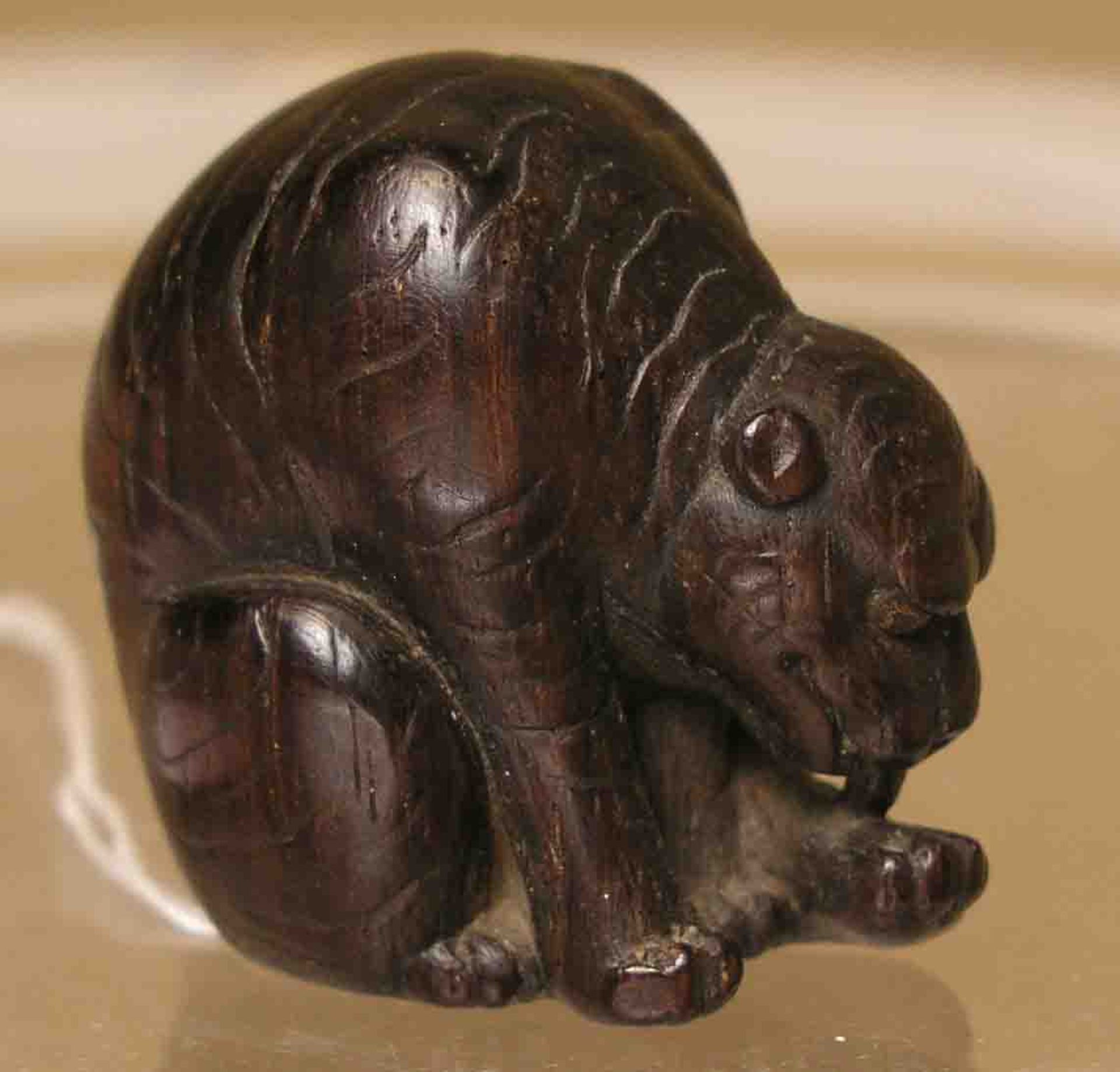 Netsuke: "Sitzender Panther"