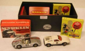 Posten von vier Märklin Autos, 2 Walt-Disney Filme