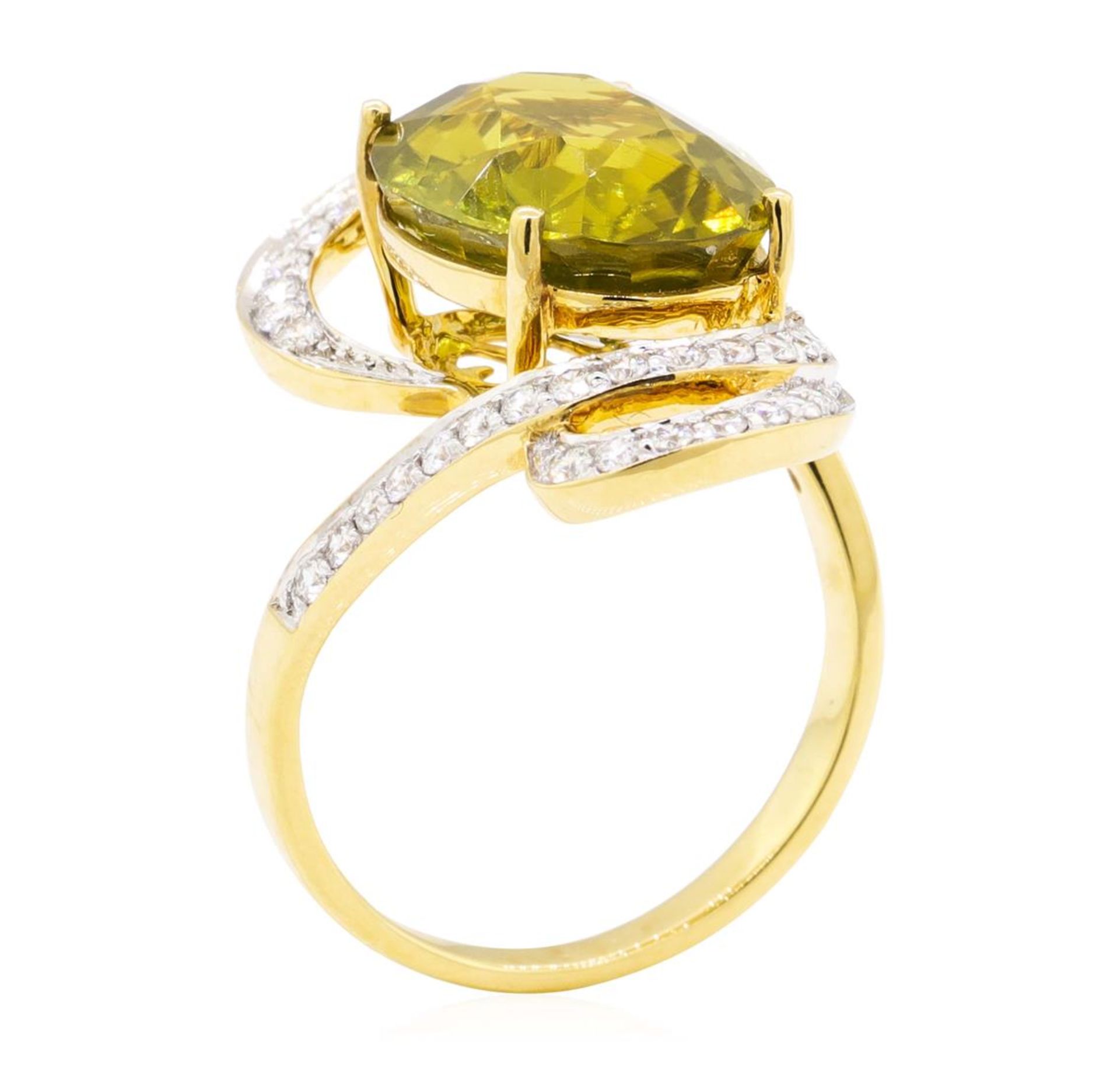 11.10 ctw Oval Mixed Green Zircon And Round Brilliant Cut Diamond Ring - 18KT Ye - Image 4 of 5