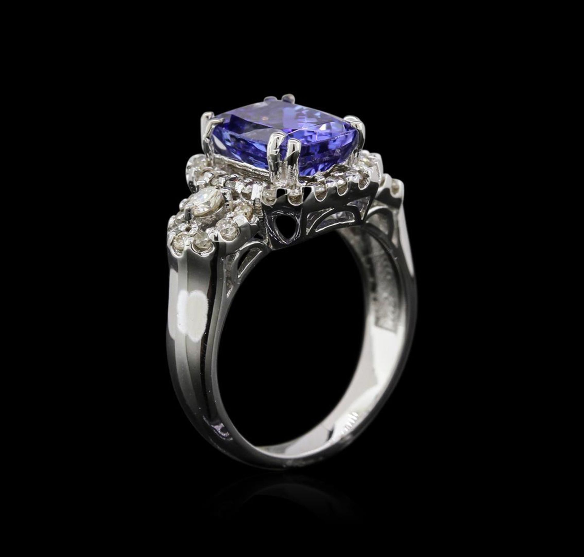 14KT White Gold 2.98 ctw Tanzanite and Diamond Ring - Image 3 of 4