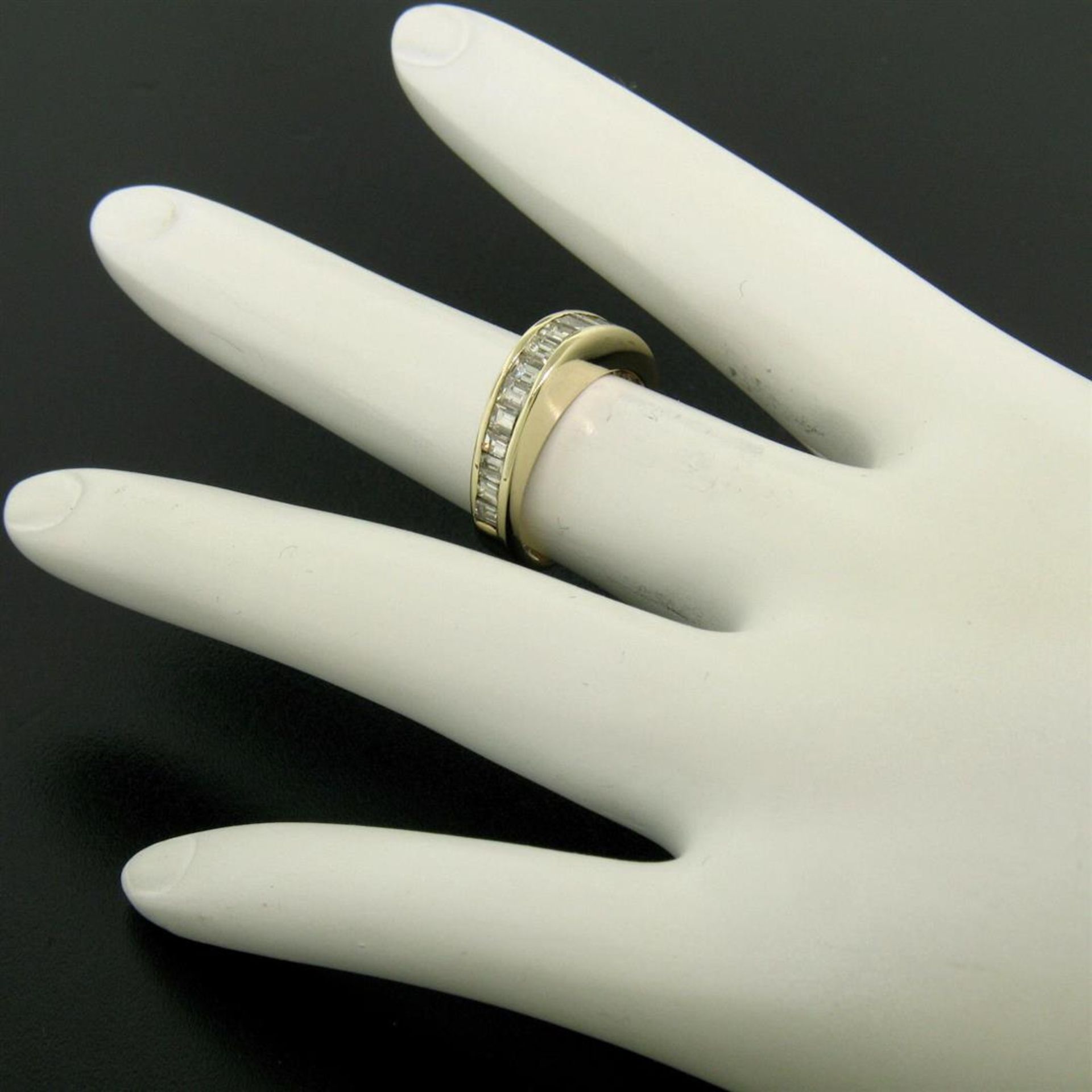 14kt Yellow Gold 1.00 ctw Baguette Diamond Channel Domed Wedding Band Ring - Image 8 of 9