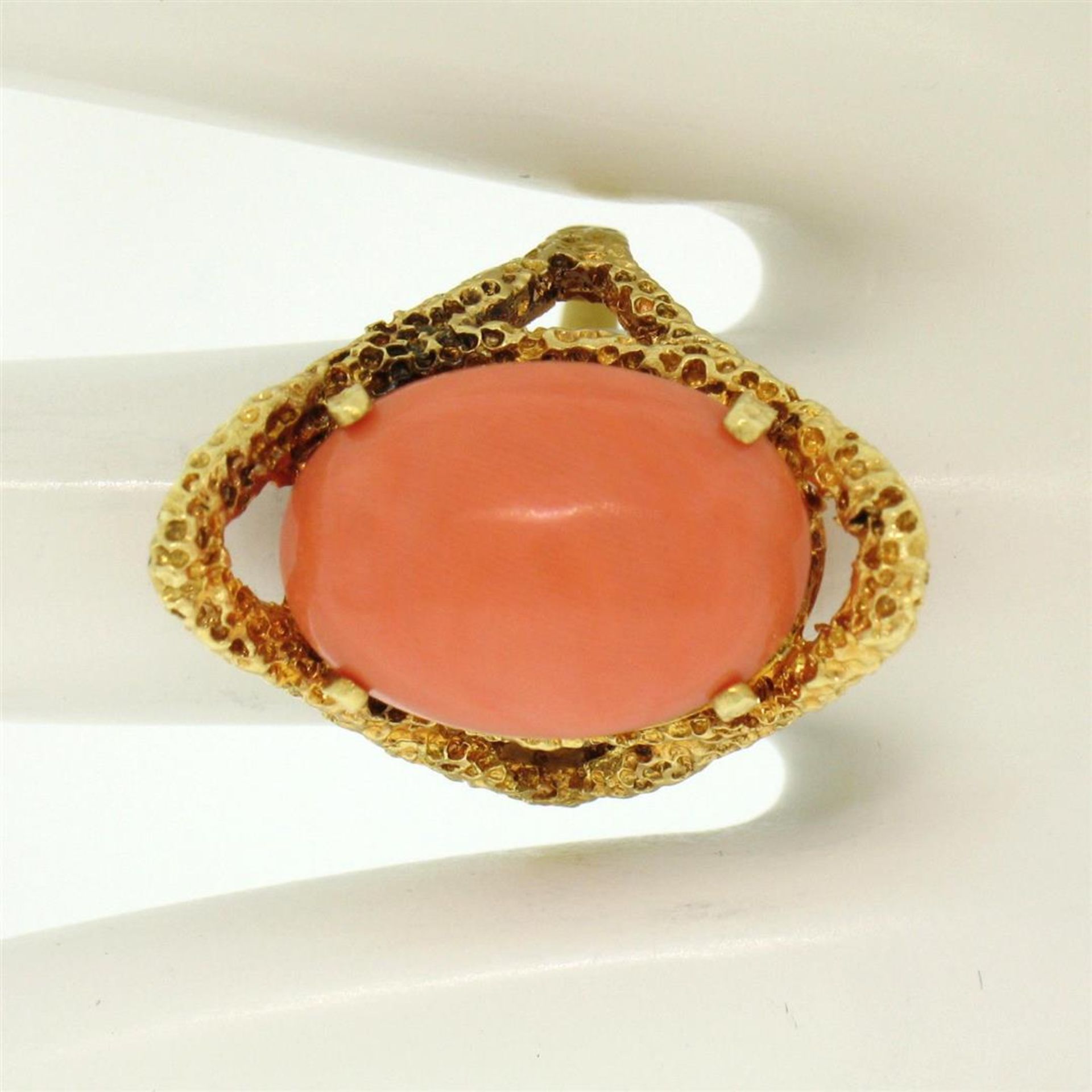 18k Yellow Gold Large Cabochon FINE Coral Nugget Textured Solitaire Ring - Image 4 of 7