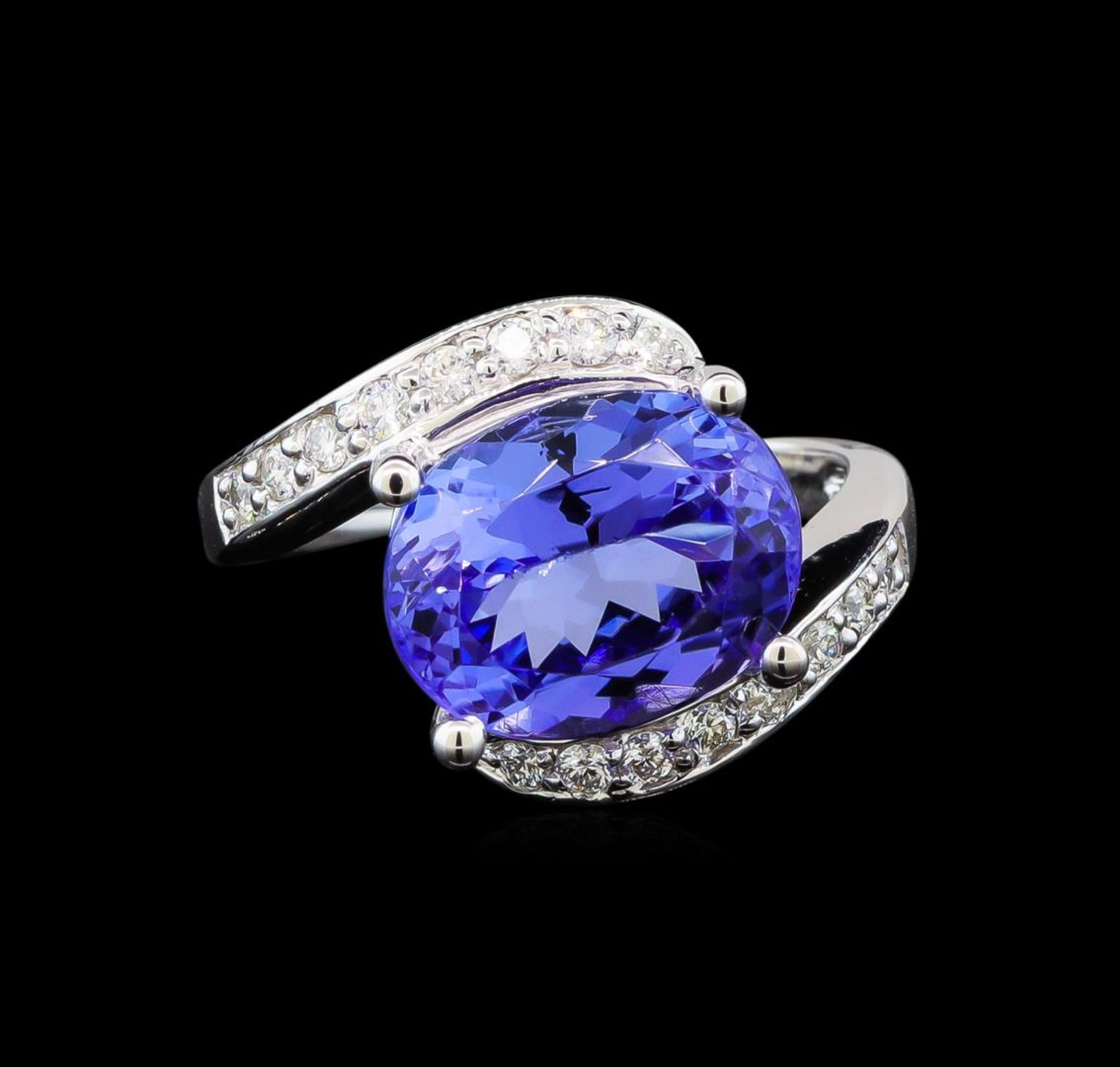 14KT White Gold 5.13 ctw Tanzanite and Diamond Ring - Image 2 of 5