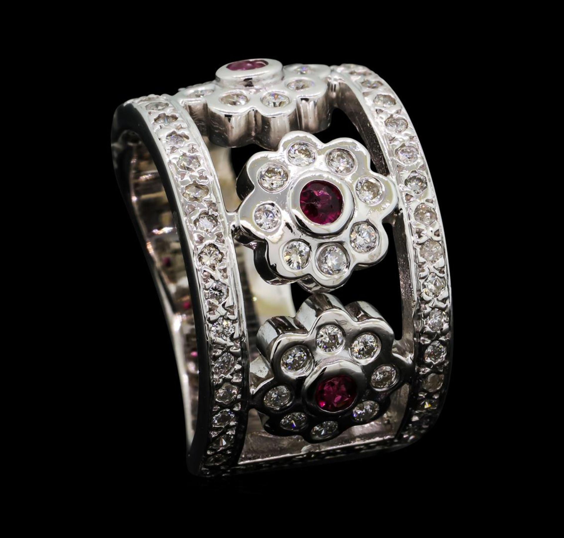 0.95 ctw Diamond and Ruby Band - 14KT White Gold - Image 4 of 5