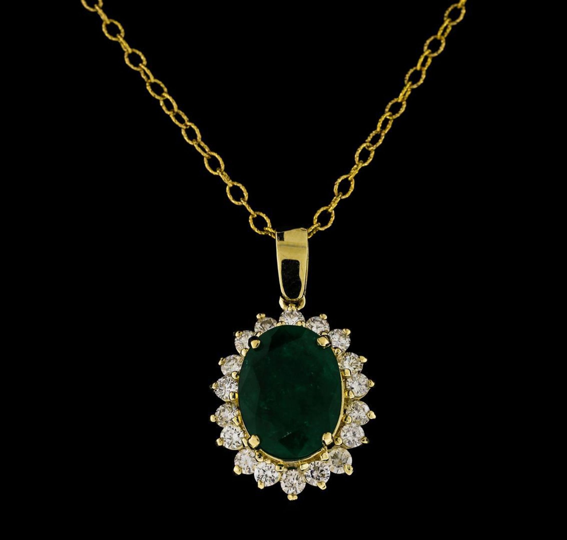 4.38 ctw Emerald and Diamond Pendant With Chain - 14KT Yellow Gold - Image 2 of 3