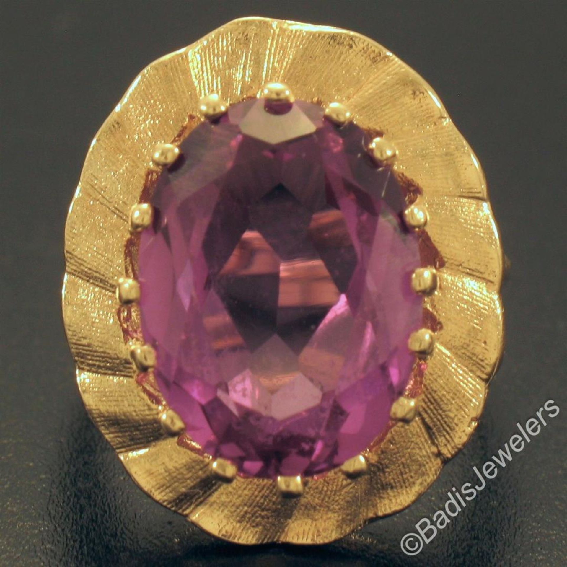 Vintage 14kt Yellow Gold Oval Synthetic Alexandrite Ring w/ Textured Halo - Image 5 of 9