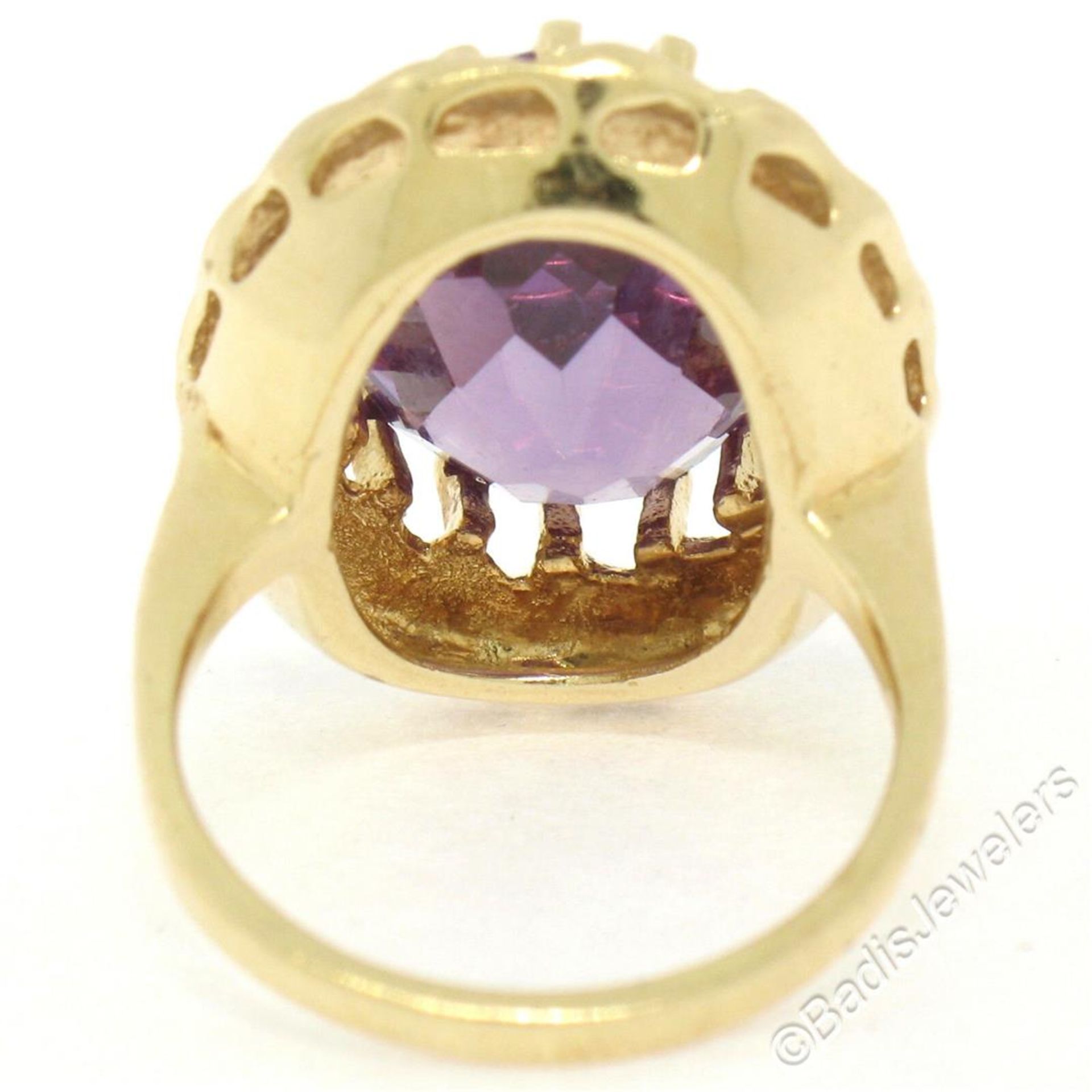 Vintage 14kt Yellow Gold Oval Synthetic Alexandrite Ring w/ Textured Halo - Image 8 of 9