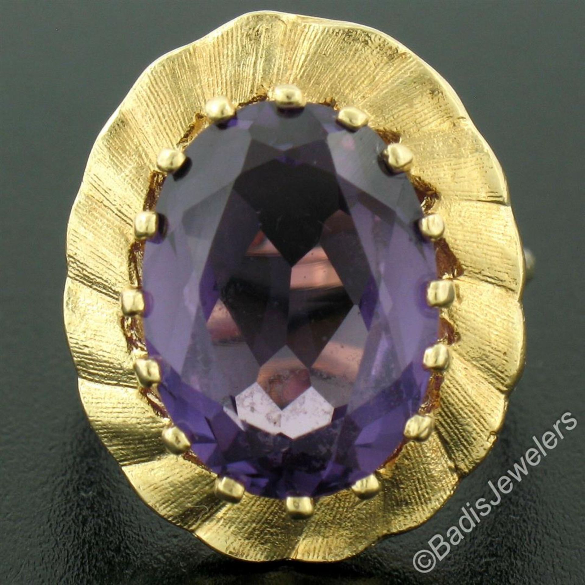 Vintage 14kt Yellow Gold Oval Synthetic Alexandrite Ring w/ Textured Halo - Image 4 of 9