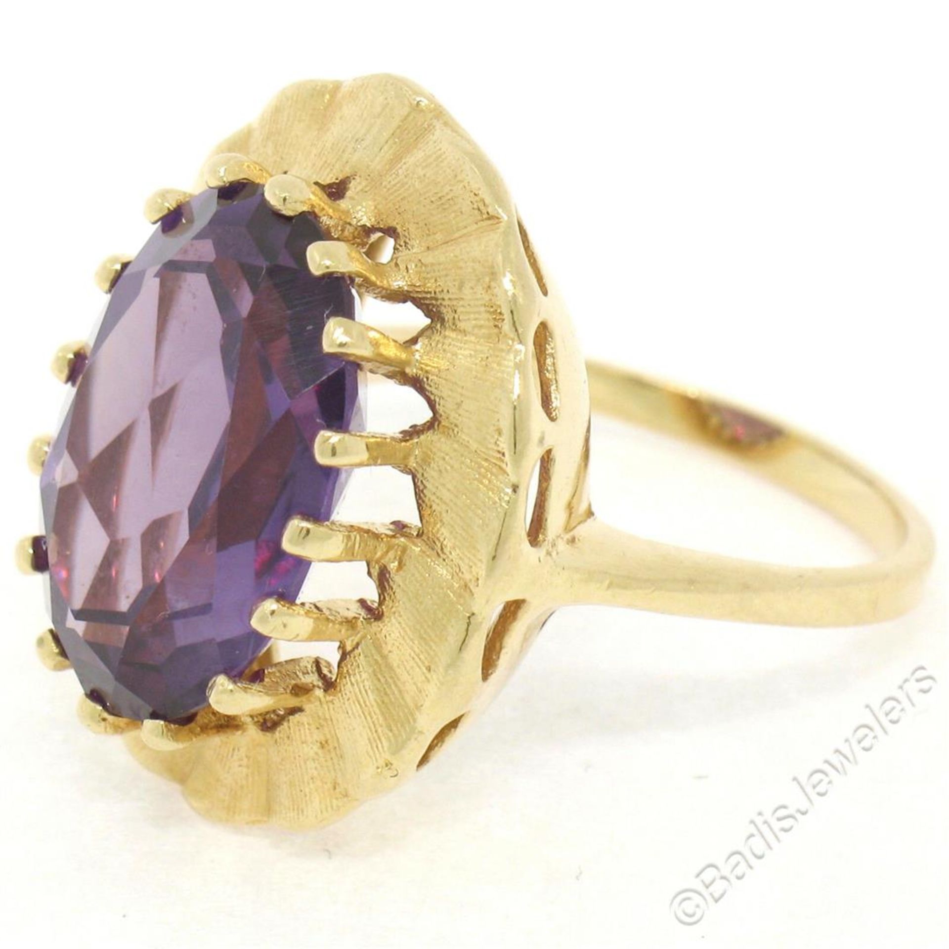 Vintage 14kt Yellow Gold Oval Synthetic Alexandrite Ring w/ Textured Halo - Image 6 of 9
