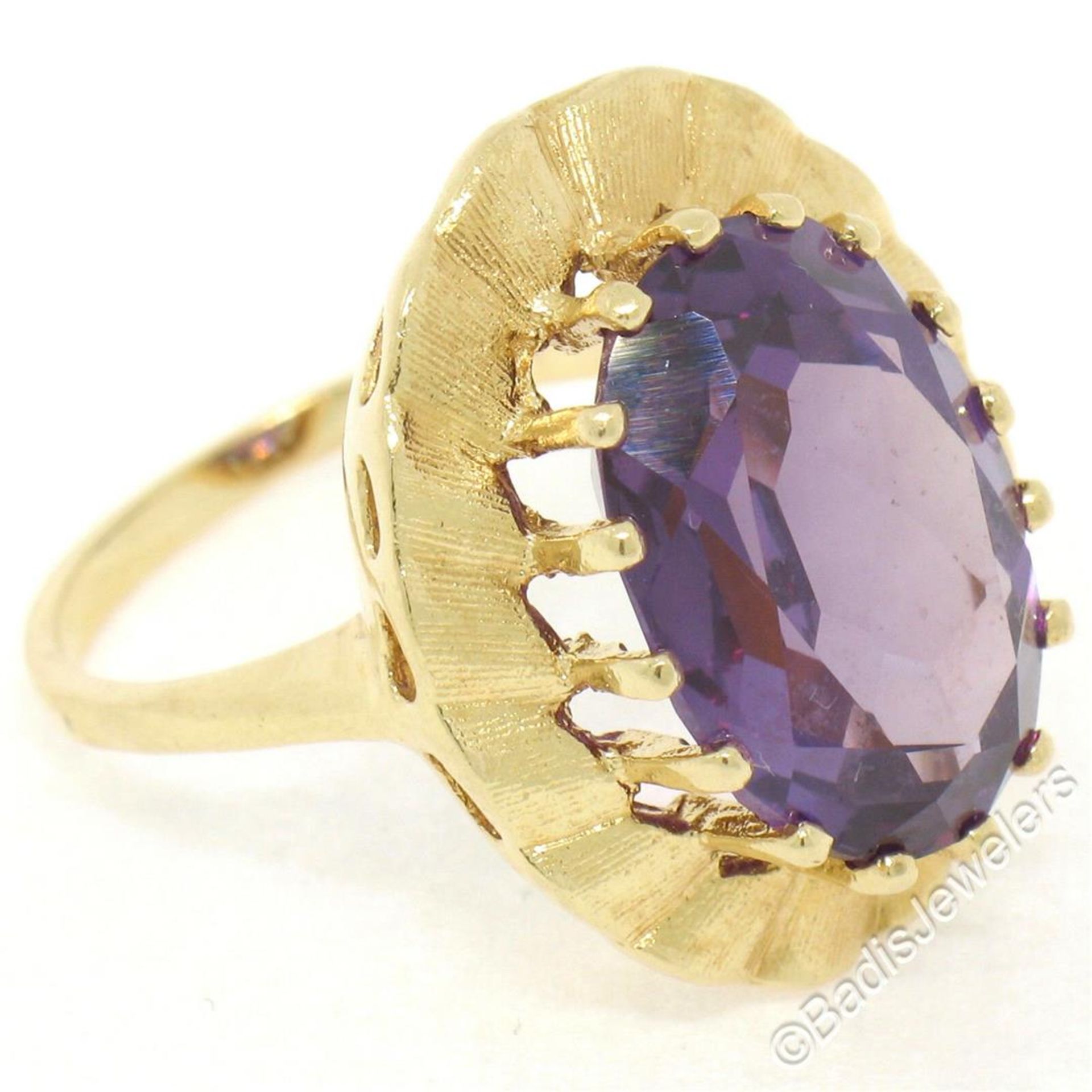 Vintage 14kt Yellow Gold Oval Synthetic Alexandrite Ring w/ Textured Halo - Image 7 of 9