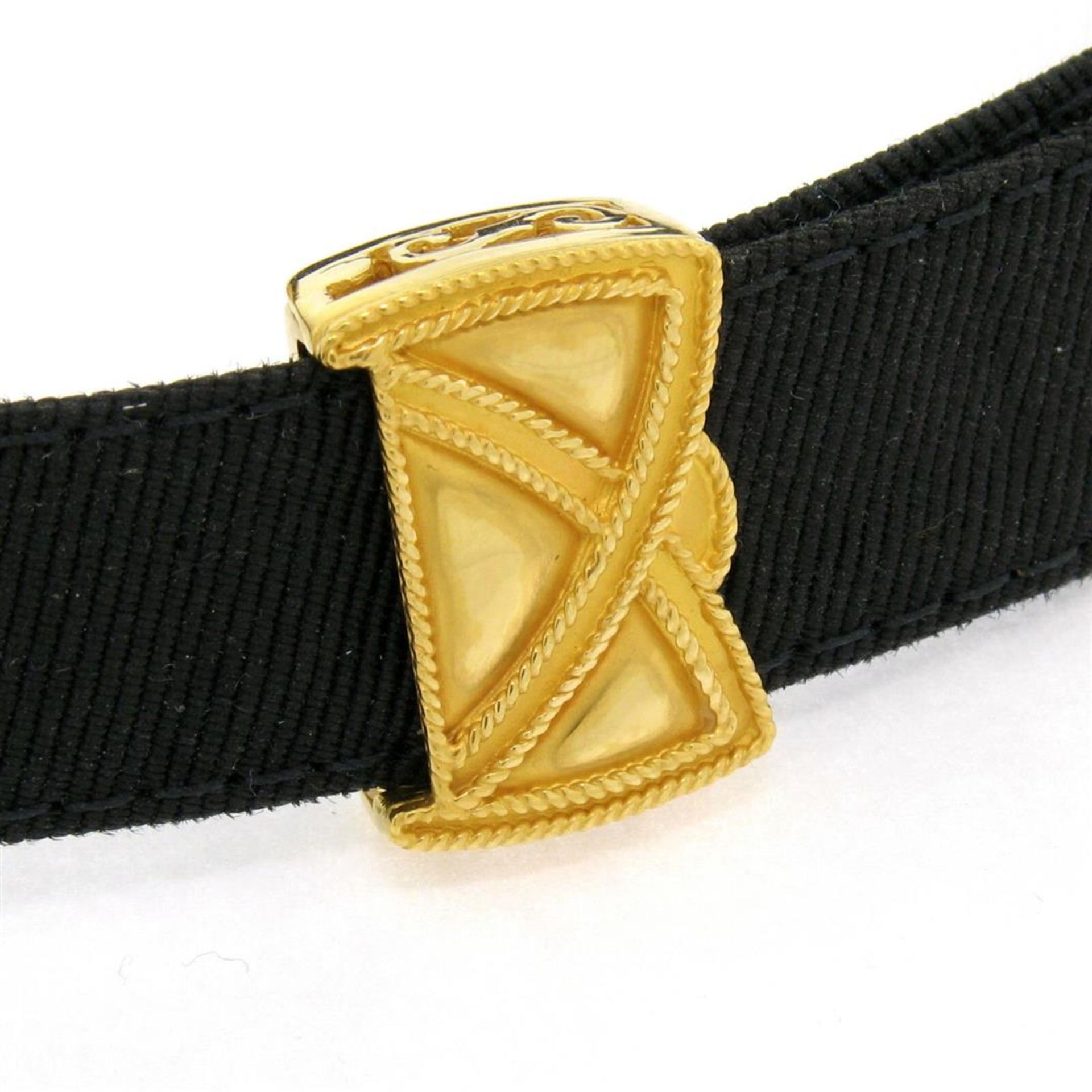 Stylish JAHAN 18K Gold Black Leather .50 ctw Diamond Heart Round Shield Necklace - Image 4 of 7