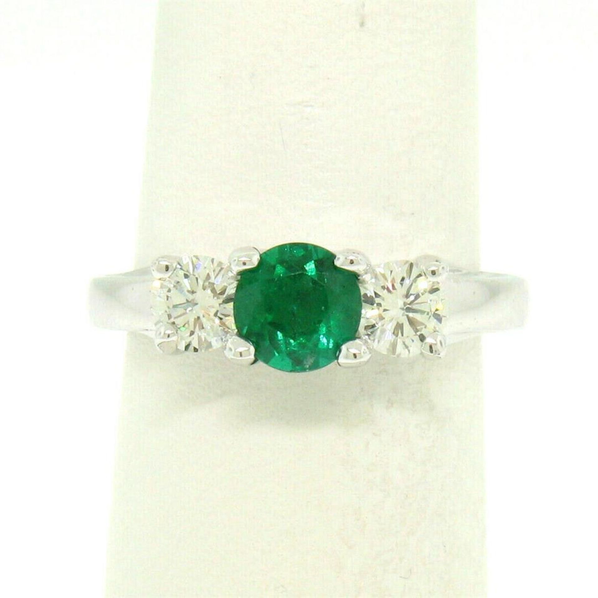 14k White Gold GIA Emerald & Diamond 3 Stone 1.50 ctw Engagement Right Hand Ring - Image 5 of 9