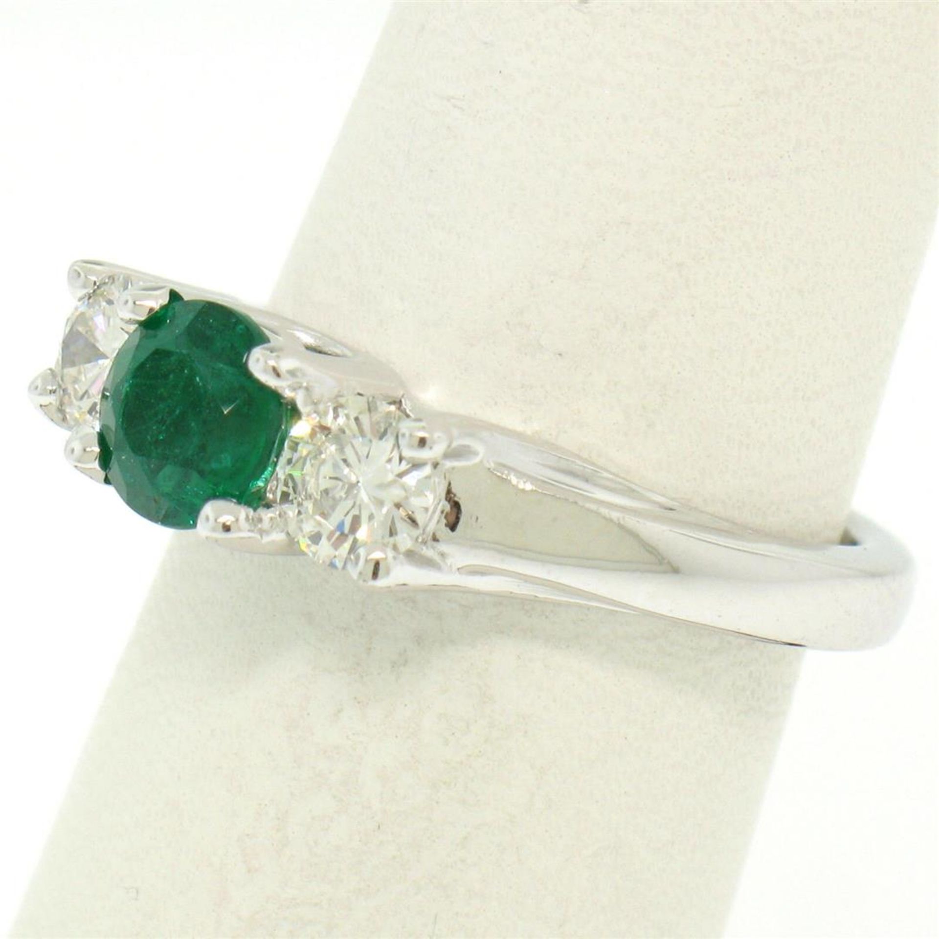 14k White Gold GIA Emerald & Diamond 3 Stone 1.50 ctw Engagement Right Hand Ring - Image 6 of 9