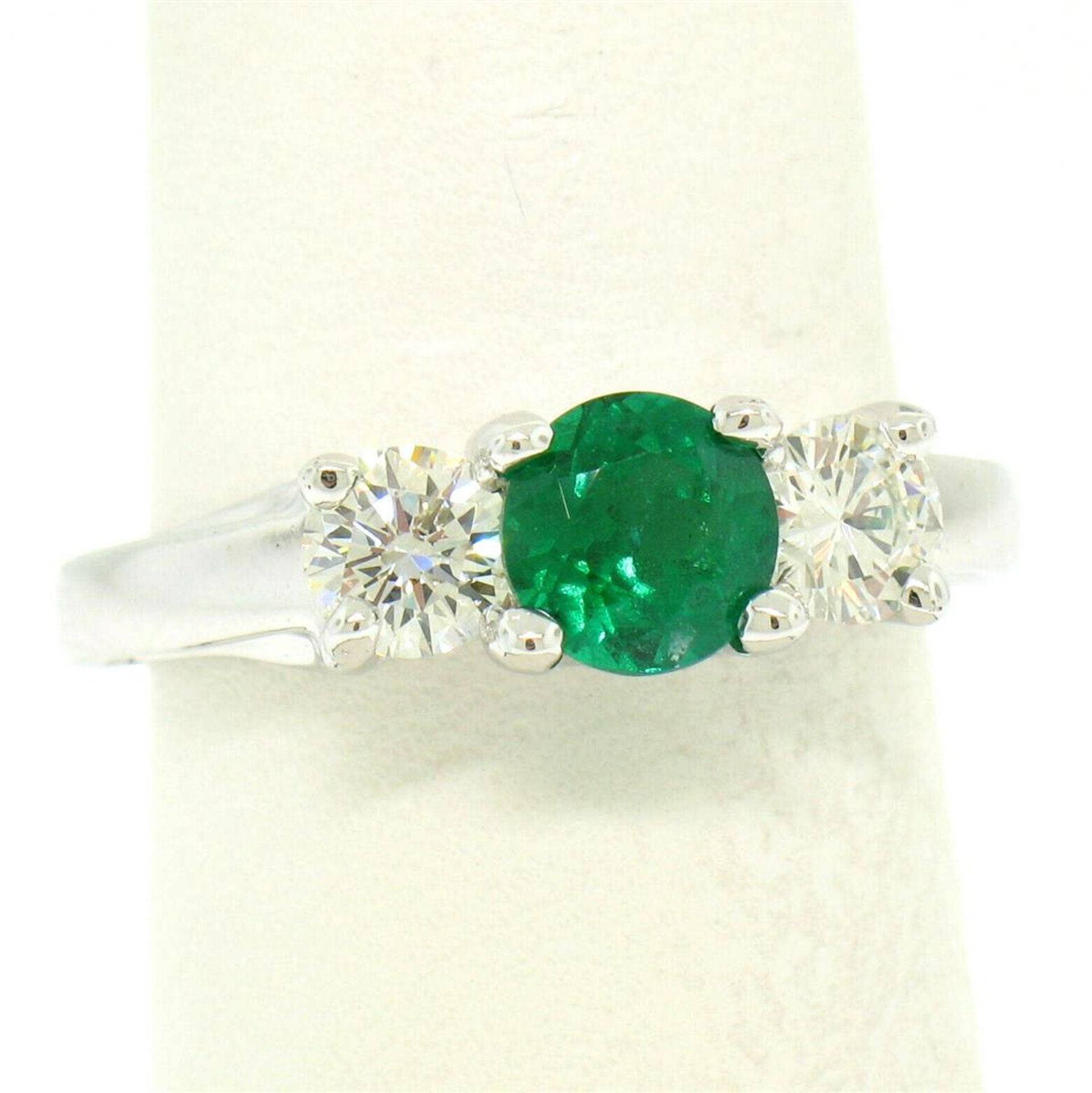 14k White Gold GIA Emerald & Diamond 3 Stone 1.50 ctw Engagement Right Hand Ring - Image 7 of 9