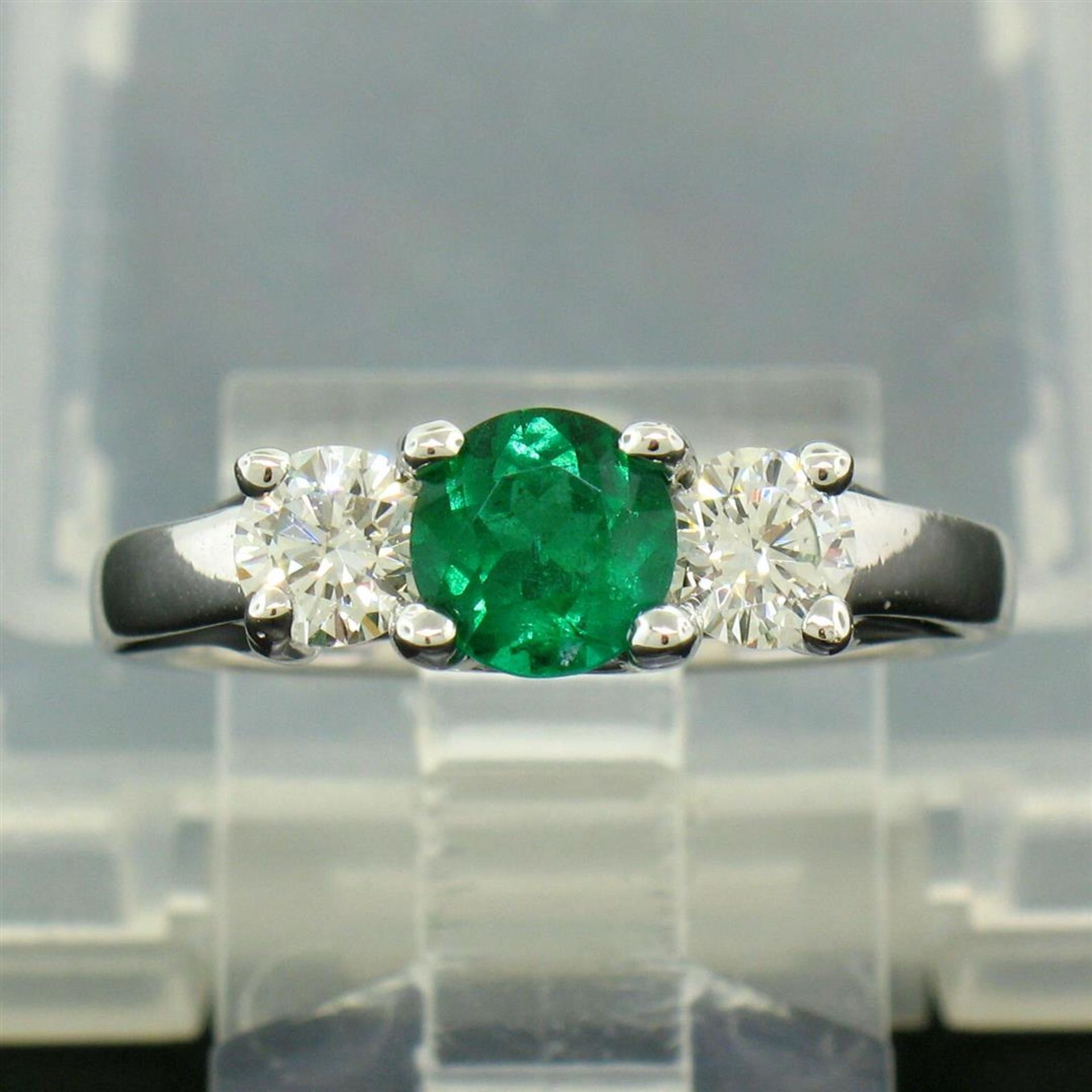14k White Gold GIA Emerald & Diamond 3 Stone 1.50 ctw Engagement Right Hand Ring - Image 2 of 9