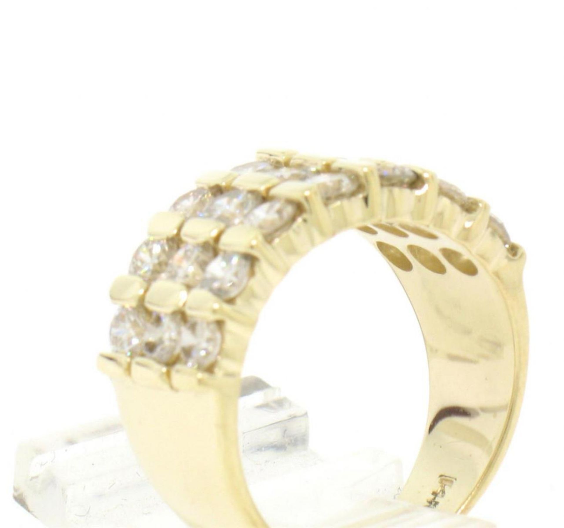 14kt Yellow Gold 2.52 ctw Wide 3 Row Large Round Diamond Band Ring - Image 4 of 6
