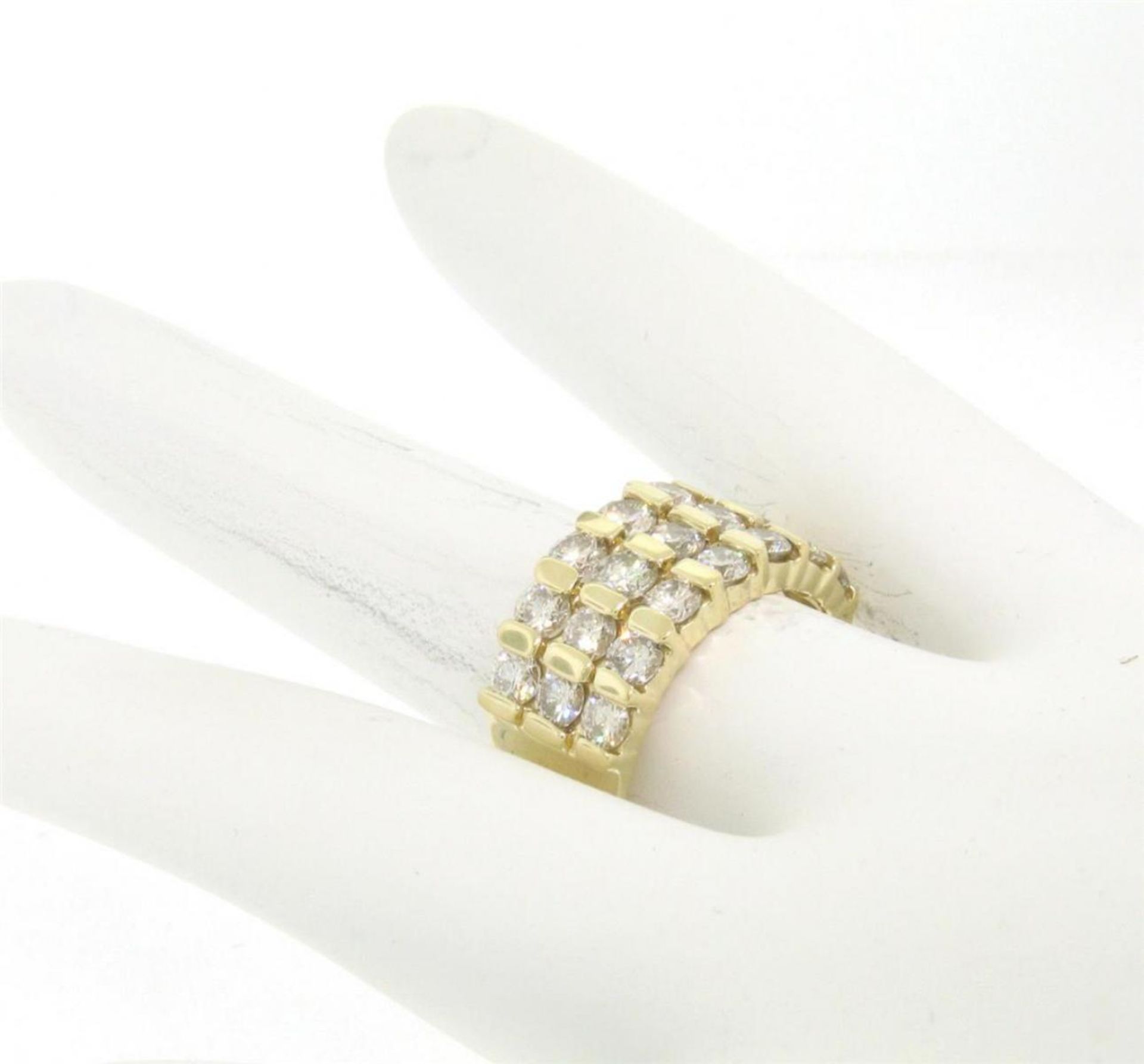 14kt Yellow Gold 2.52 ctw Wide 3 Row Large Round Diamond Band Ring - Image 5 of 6