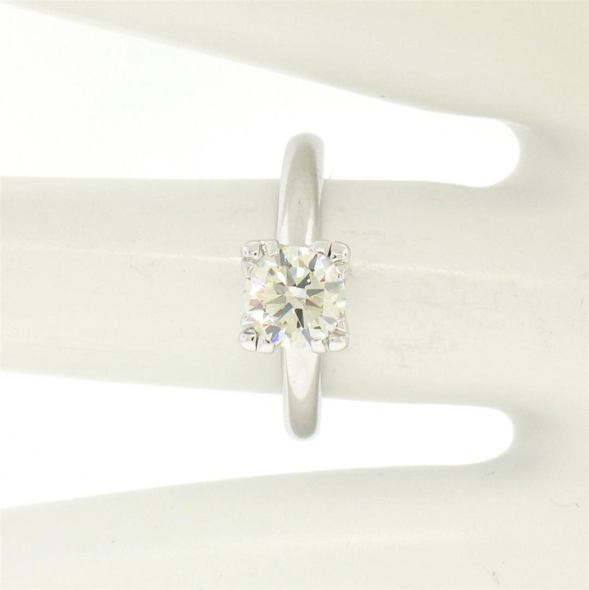 14k White Gold 0.83 ctw I VVS2 Round Brilliant Cut Diamond Solitaire Ring - Image 4 of 7