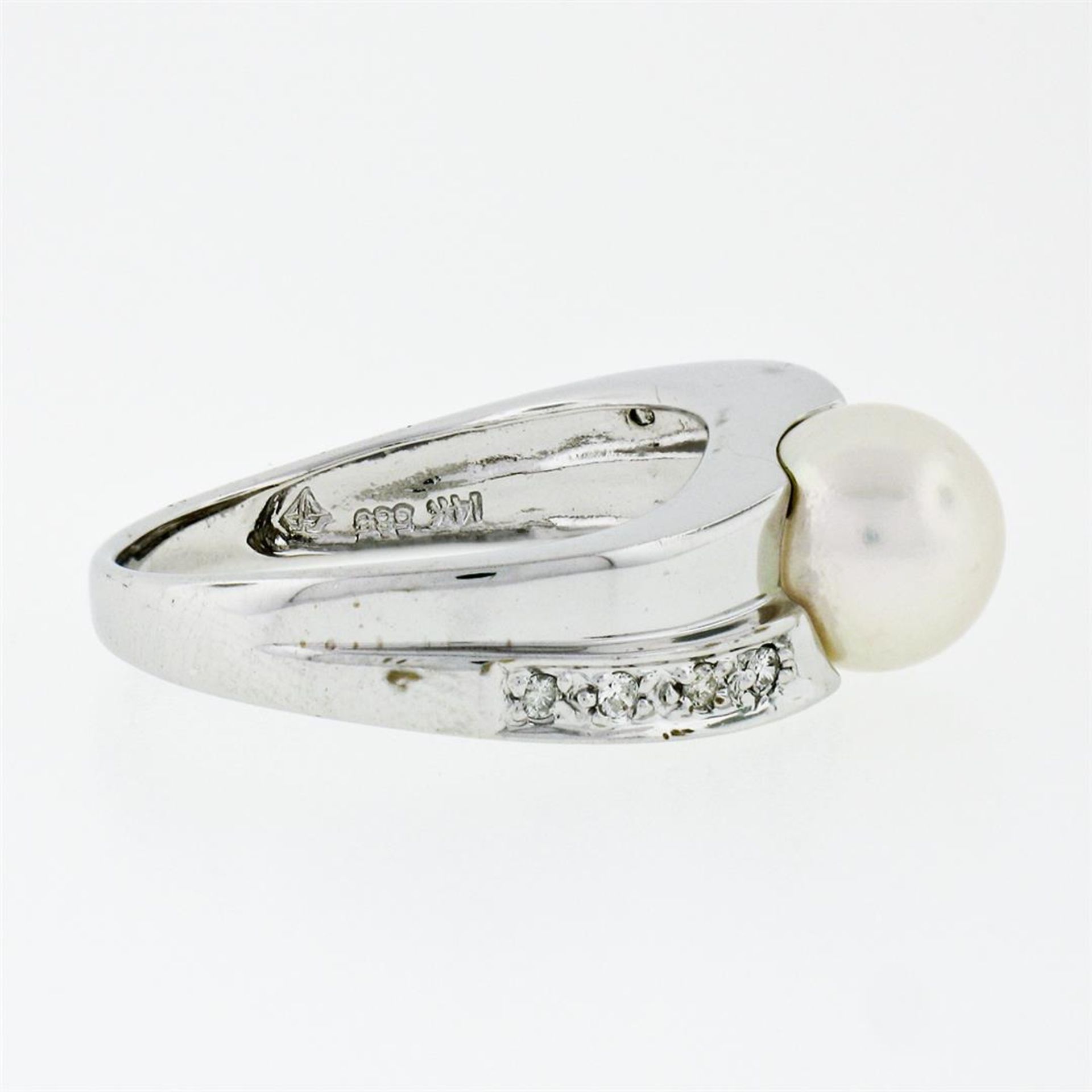 Estate 14k White Gold 7.65mm Akoya Pearl Solitaire & Pave Set Diamond Band Ring - Image 6 of 8