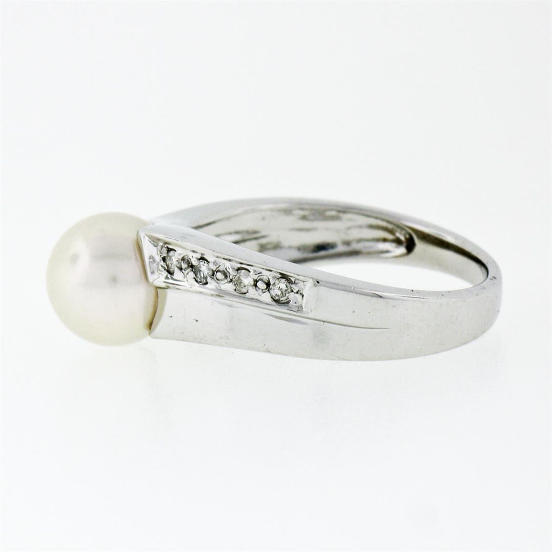 Estate 14k White Gold 7.65mm Akoya Pearl Solitaire & Pave Set Diamond Band Ring - Image 5 of 8