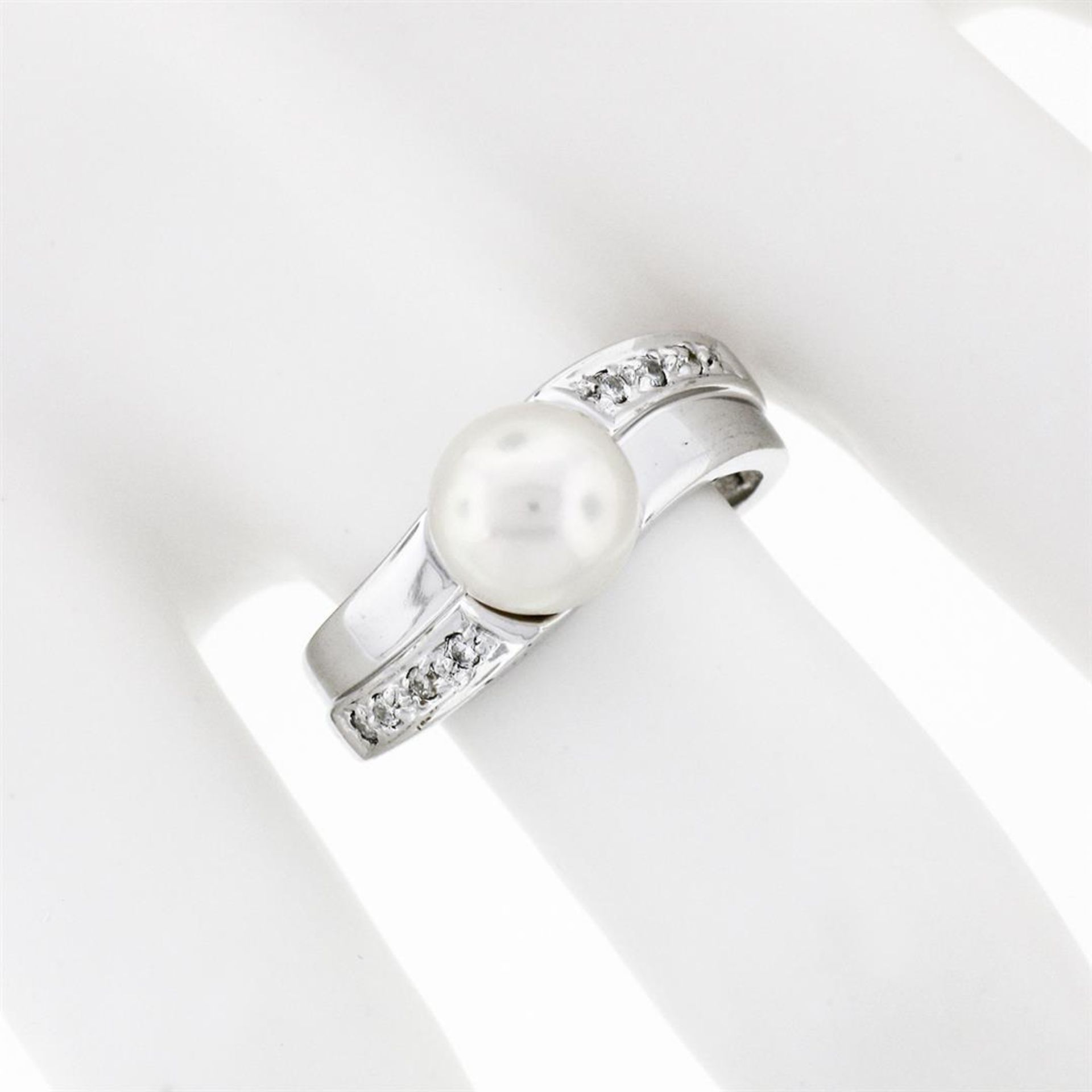 Estate 14k White Gold 7.65mm Akoya Pearl Solitaire & Pave Set Diamond Band Ring - Image 3 of 8